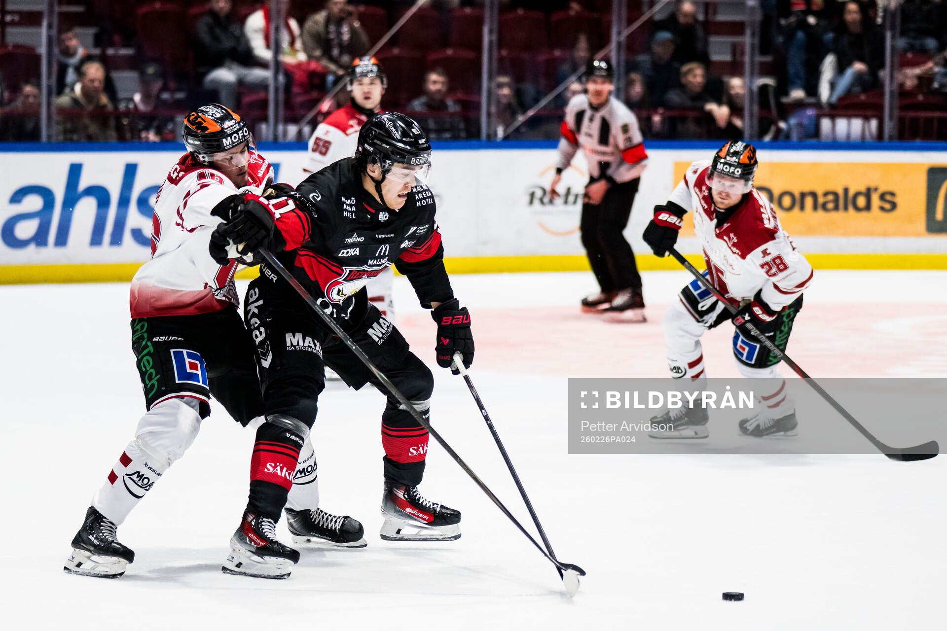 Örebros Svante Sjödin och Malmö Redhawks Axel Sundberg