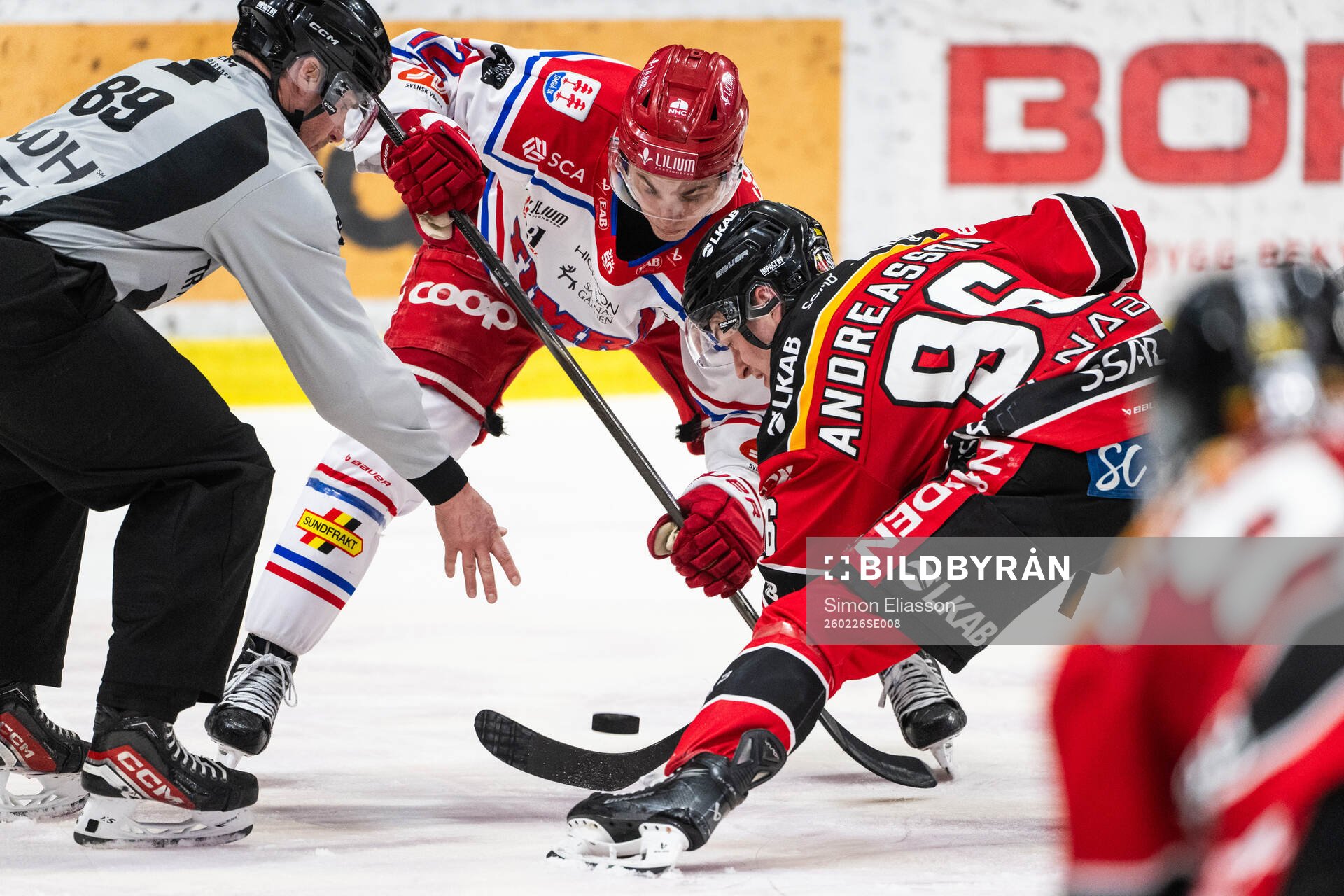 Timrås Linus Eriksson och Luleås Pontus Andreasson tekar