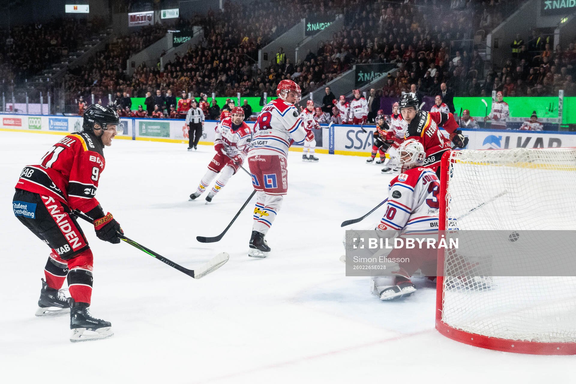 Luleås Isac Hedqvist gör 7-2 bakom Timrås målvakt Jacob