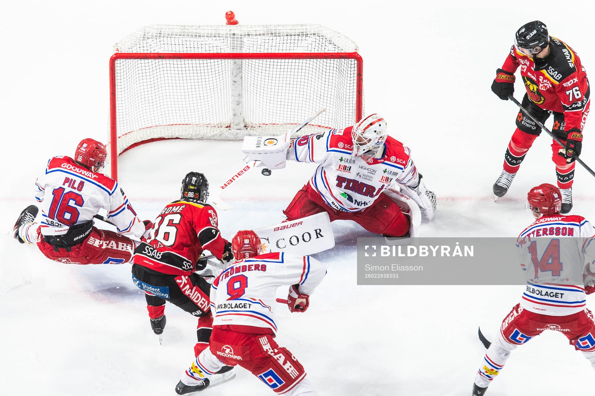 Luleås Mathias Bromé gör 1-1 på Timrås målvakt Jacob