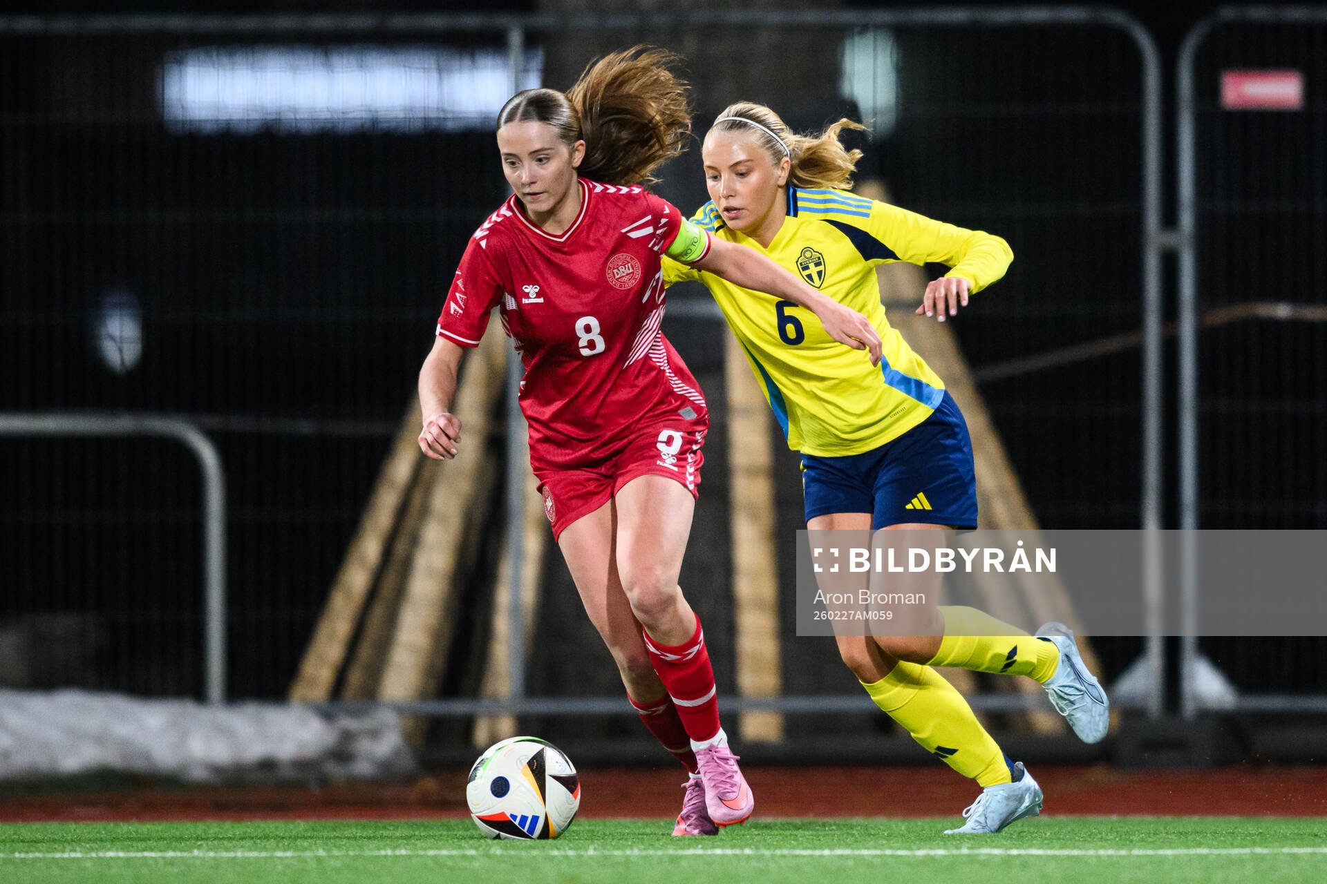 Danmarks Kamma Bundgaard Fredsted och Sveriges Thea Eriksson