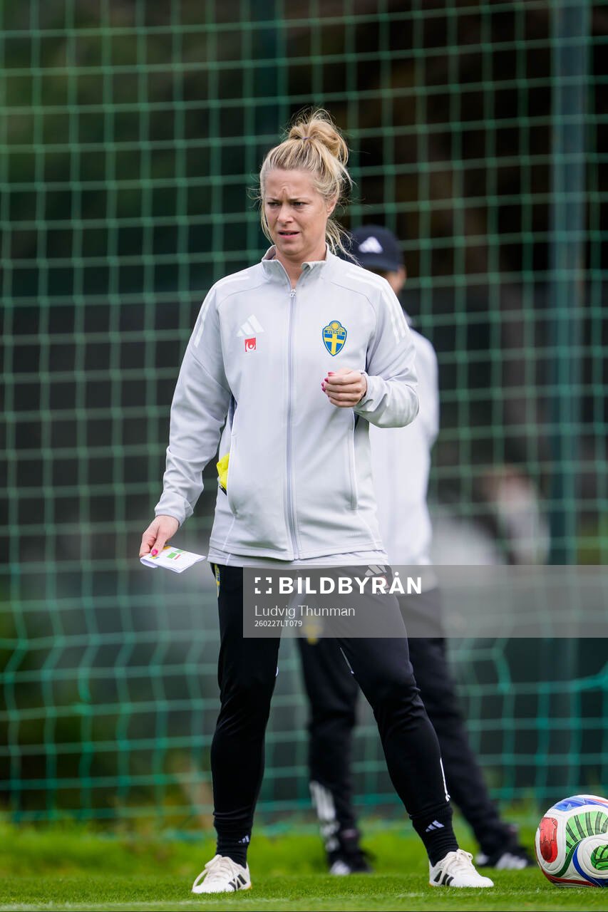 Assistant coach Johanna Almgren