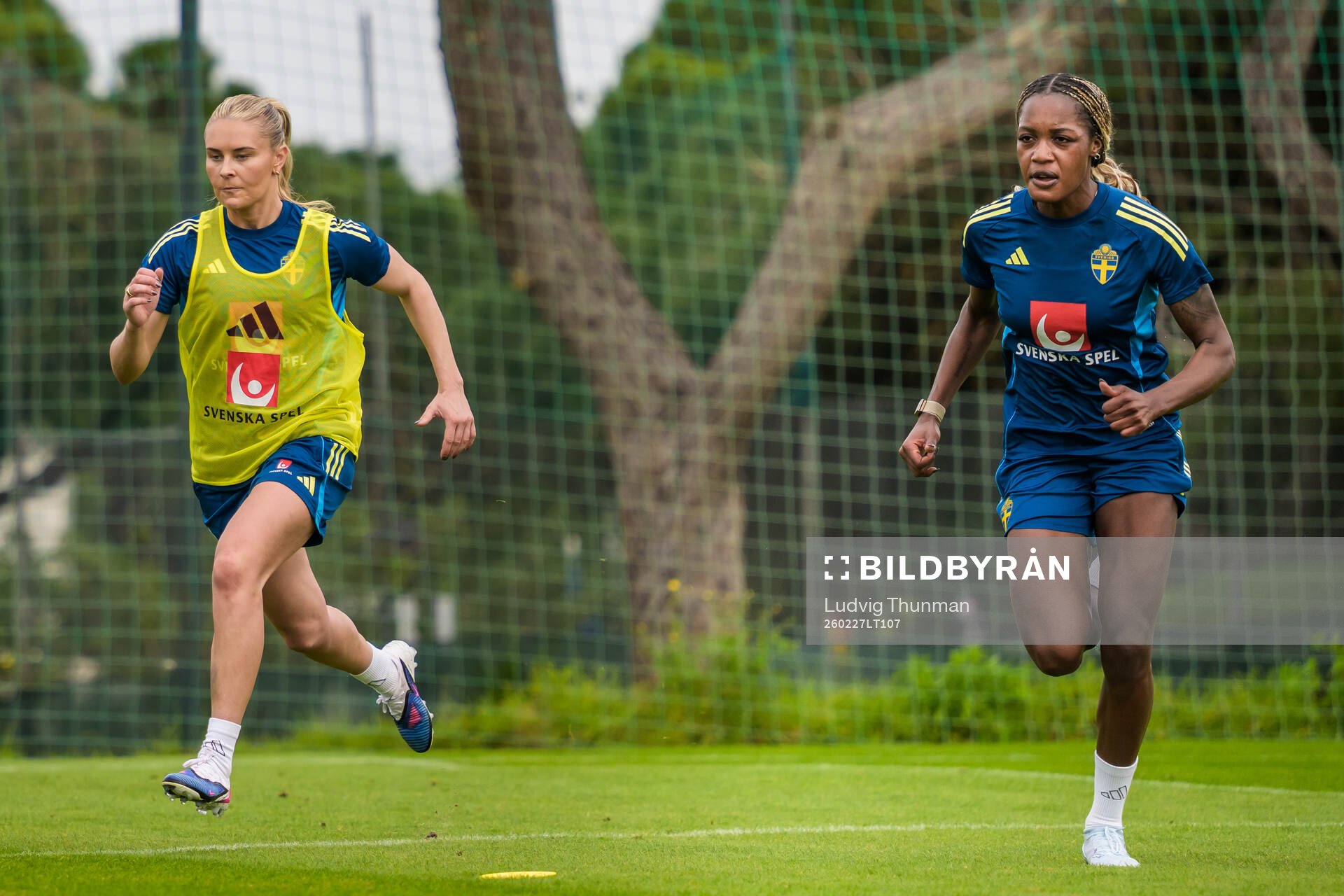 Amanda Nildén and Evelyn Ijeh of Sweden