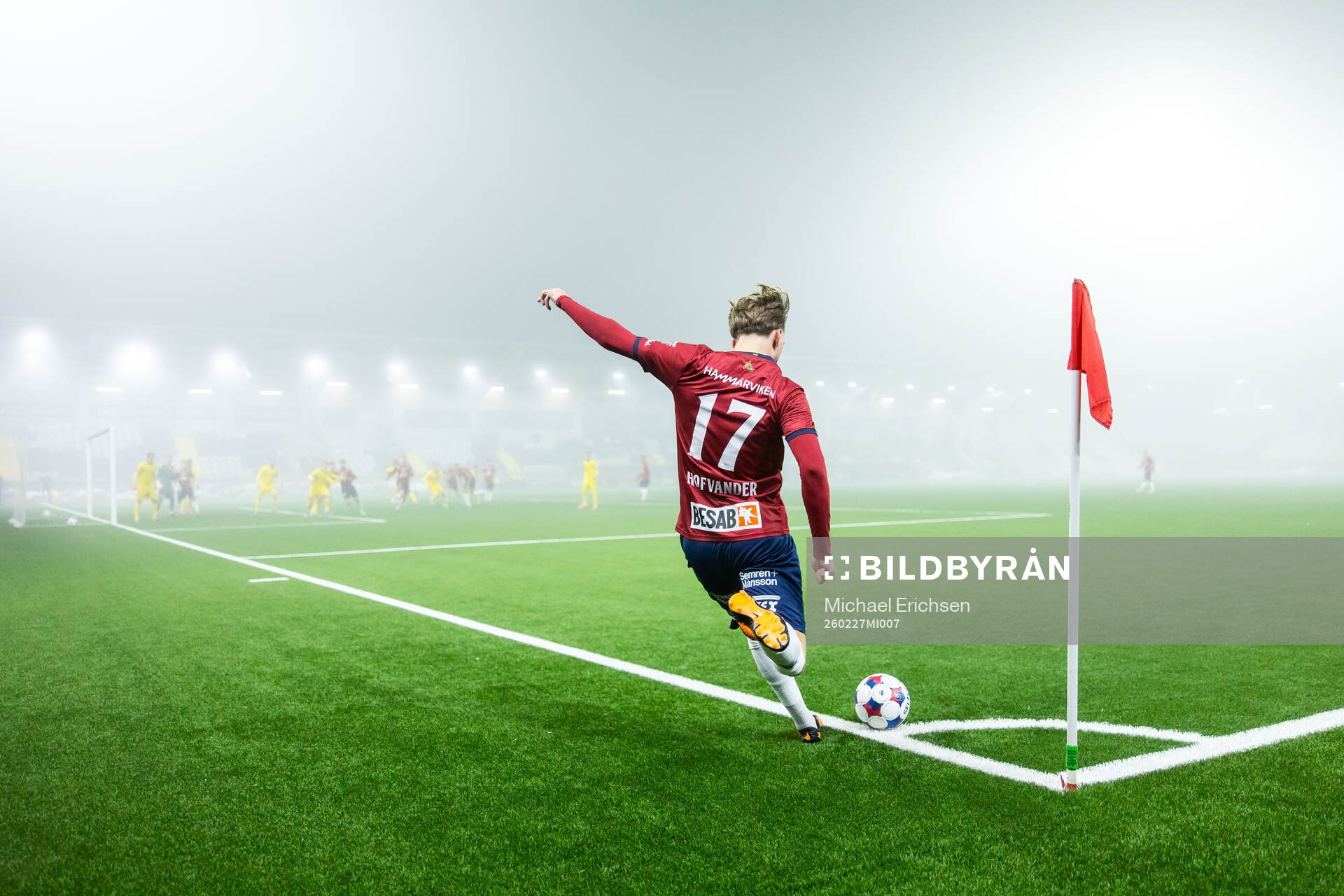 Örgrytes William Hofvander slår en hörna