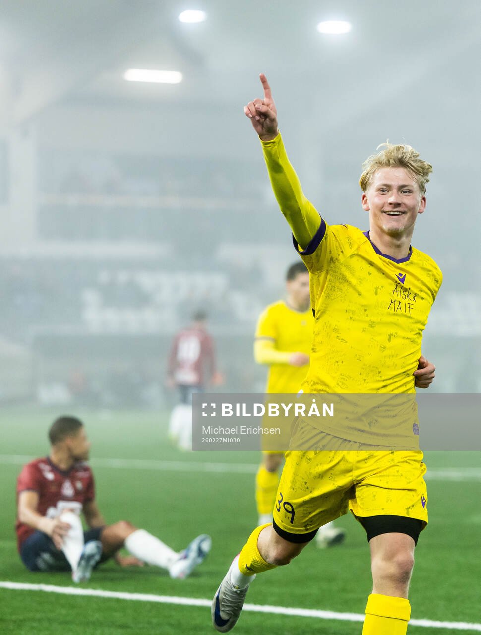 Mjällbys Romeo Leandersson jublar