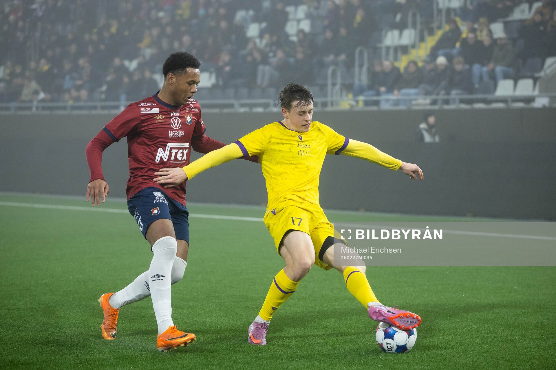 Örgrytes Marlon Ebietomere och Mjällbys Elliot Stroud
