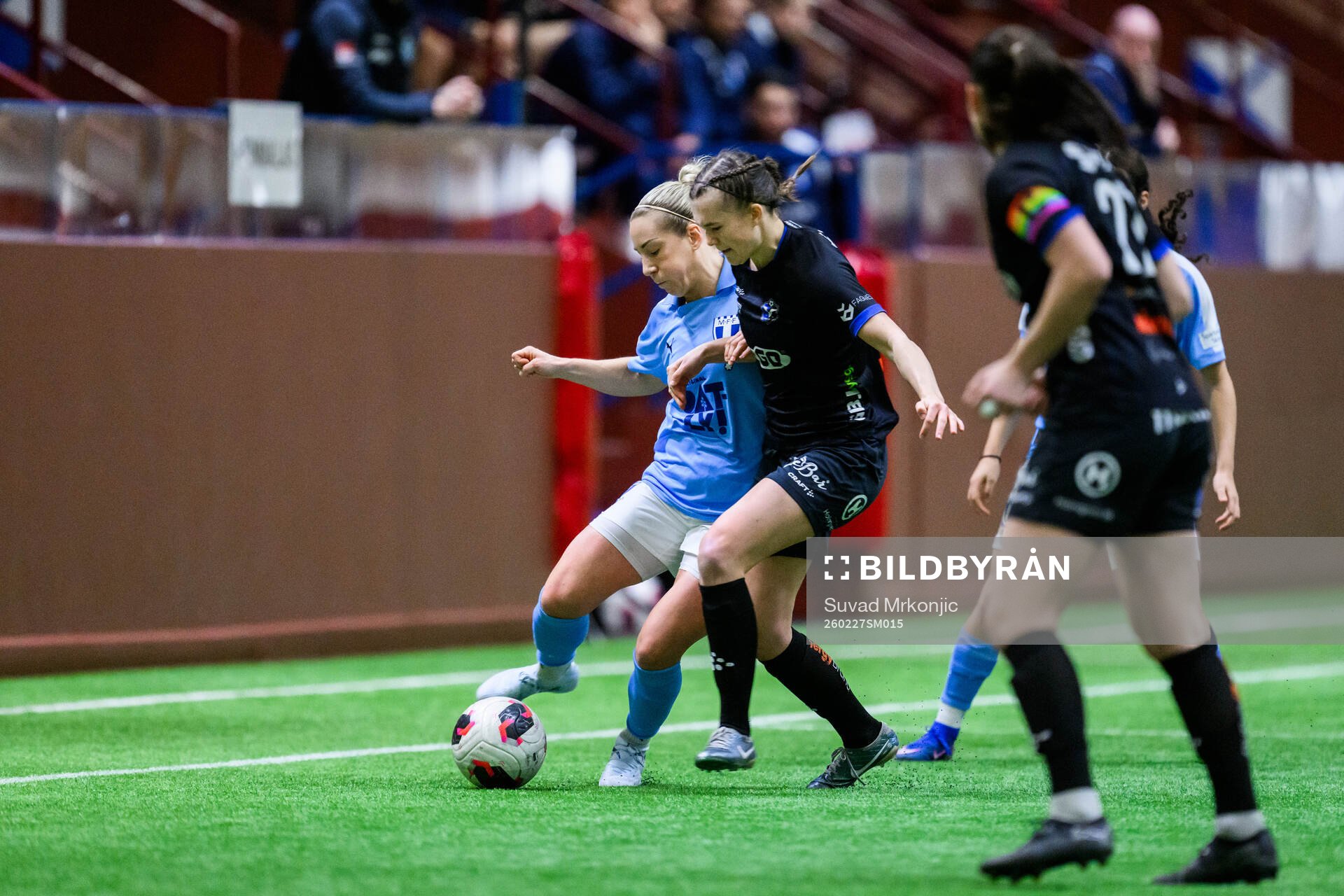 Malmö FFs Mia Persson och Växjö DFFs Erica Persson Welin