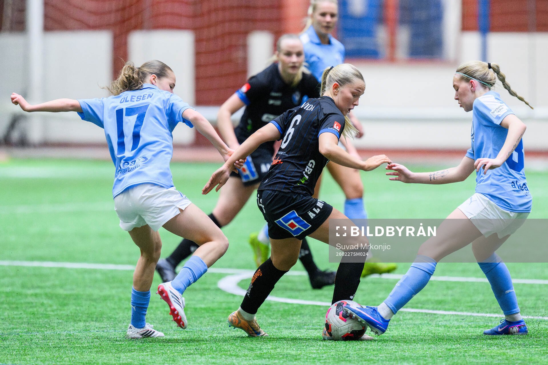 Malmö FFs Karoline Olesen och Tilde Wahlgren och Växjö
