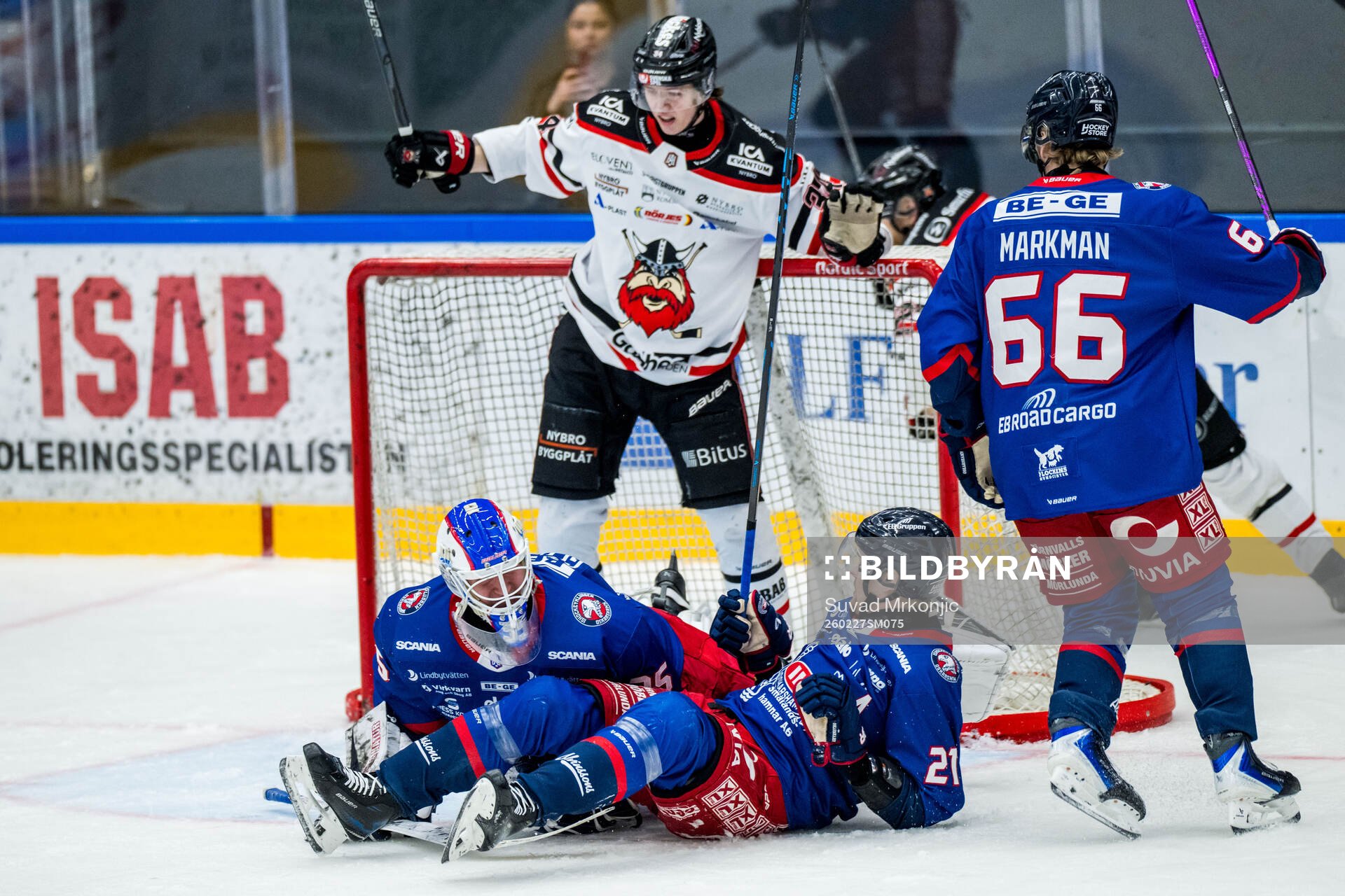 Oskarshamns målvakt Olof Glifford och Nybros Oscar Nordin