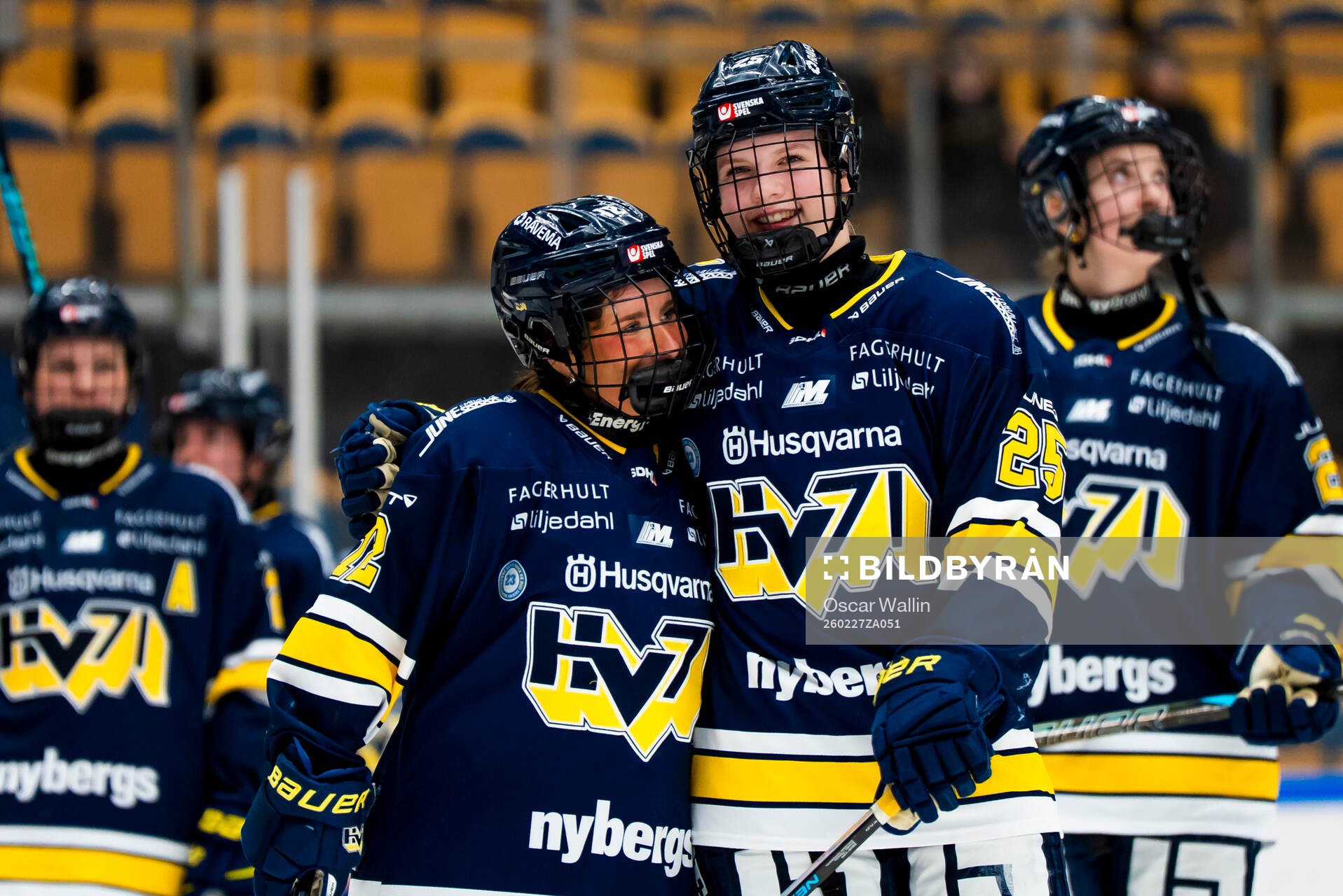 HV71s Kennedy Bobyck och Alva Johansson