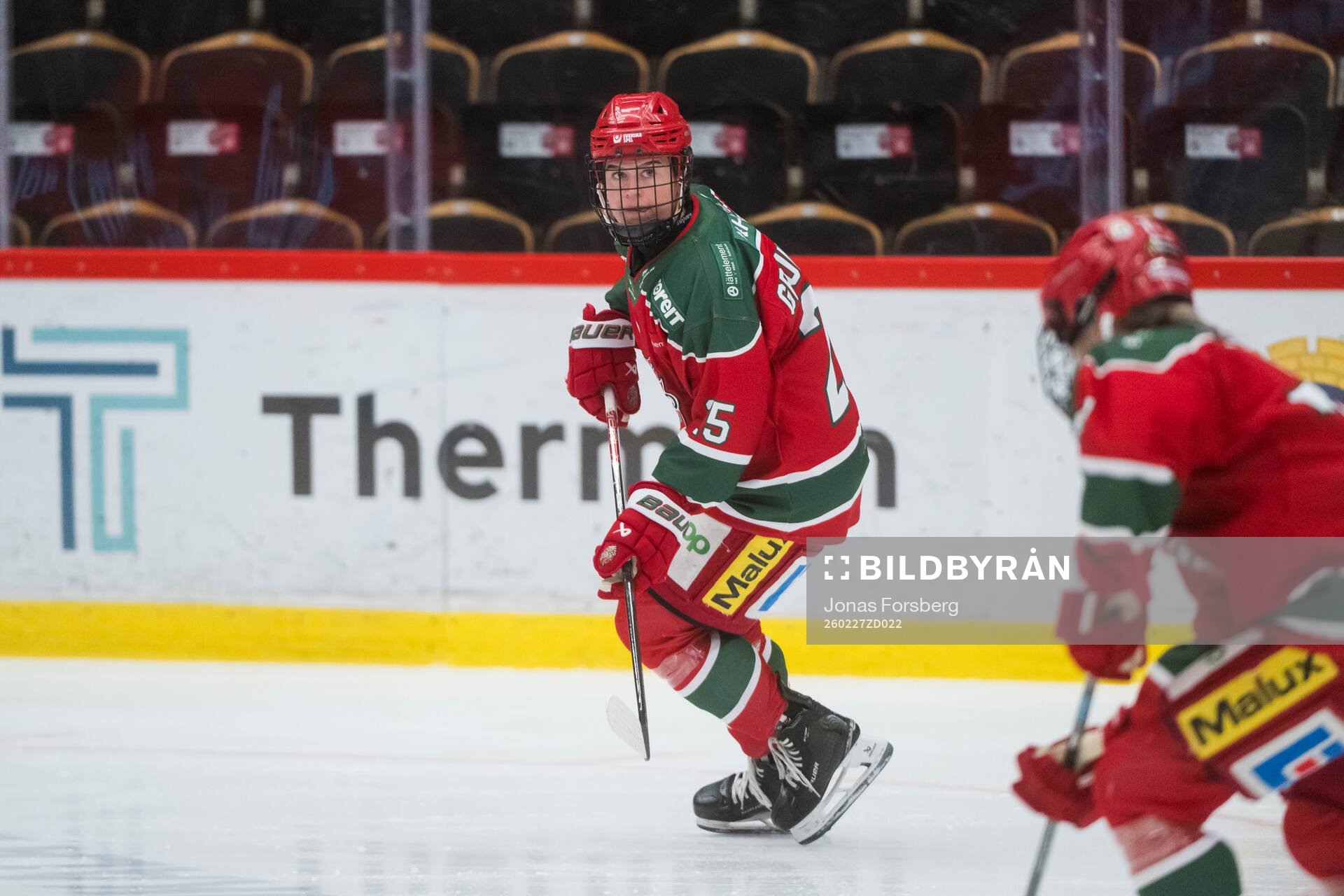 Modos Maja Grundström innan ishockeymatchen i SDHL mellan