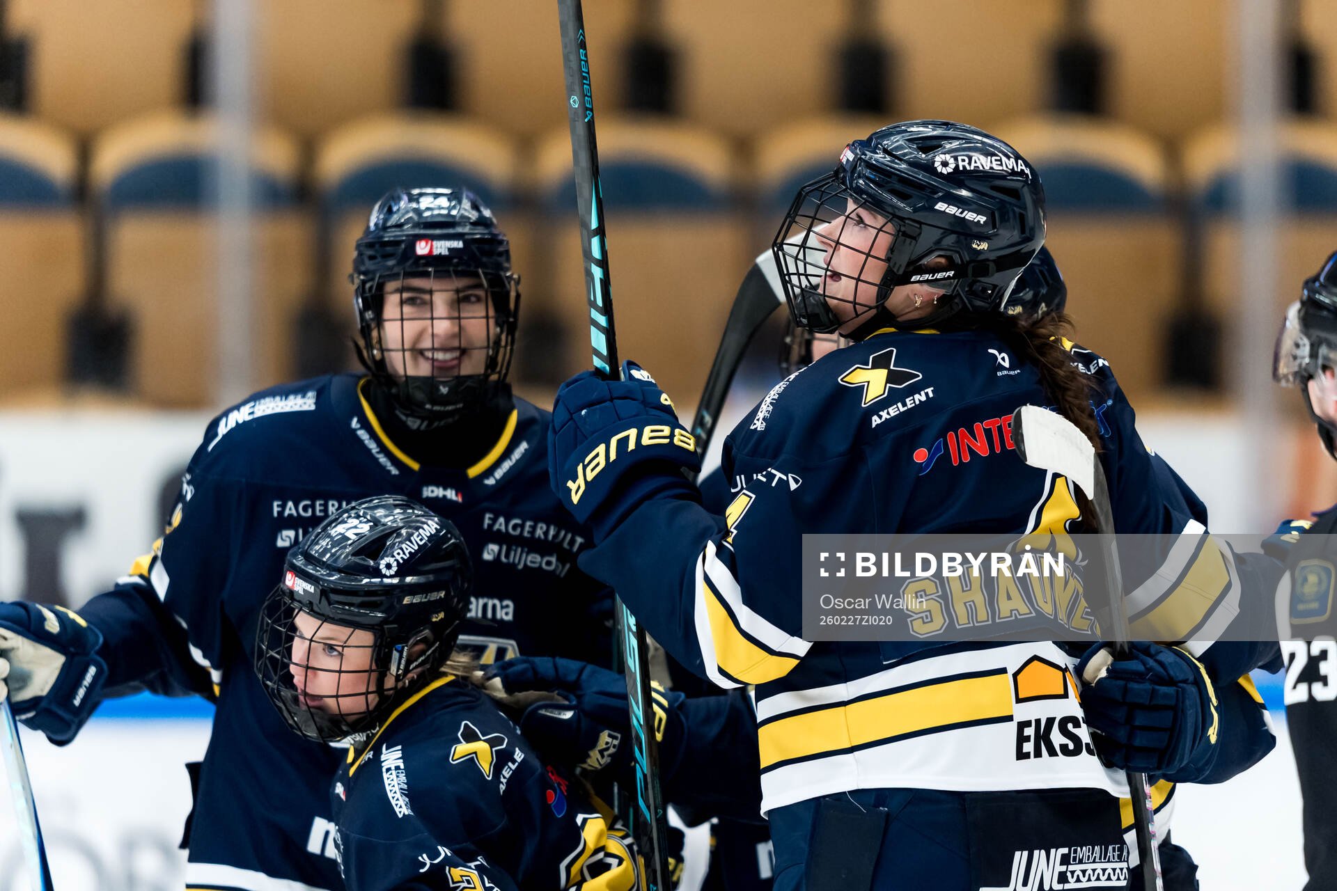 HV71s Julia Shaunessy jublar