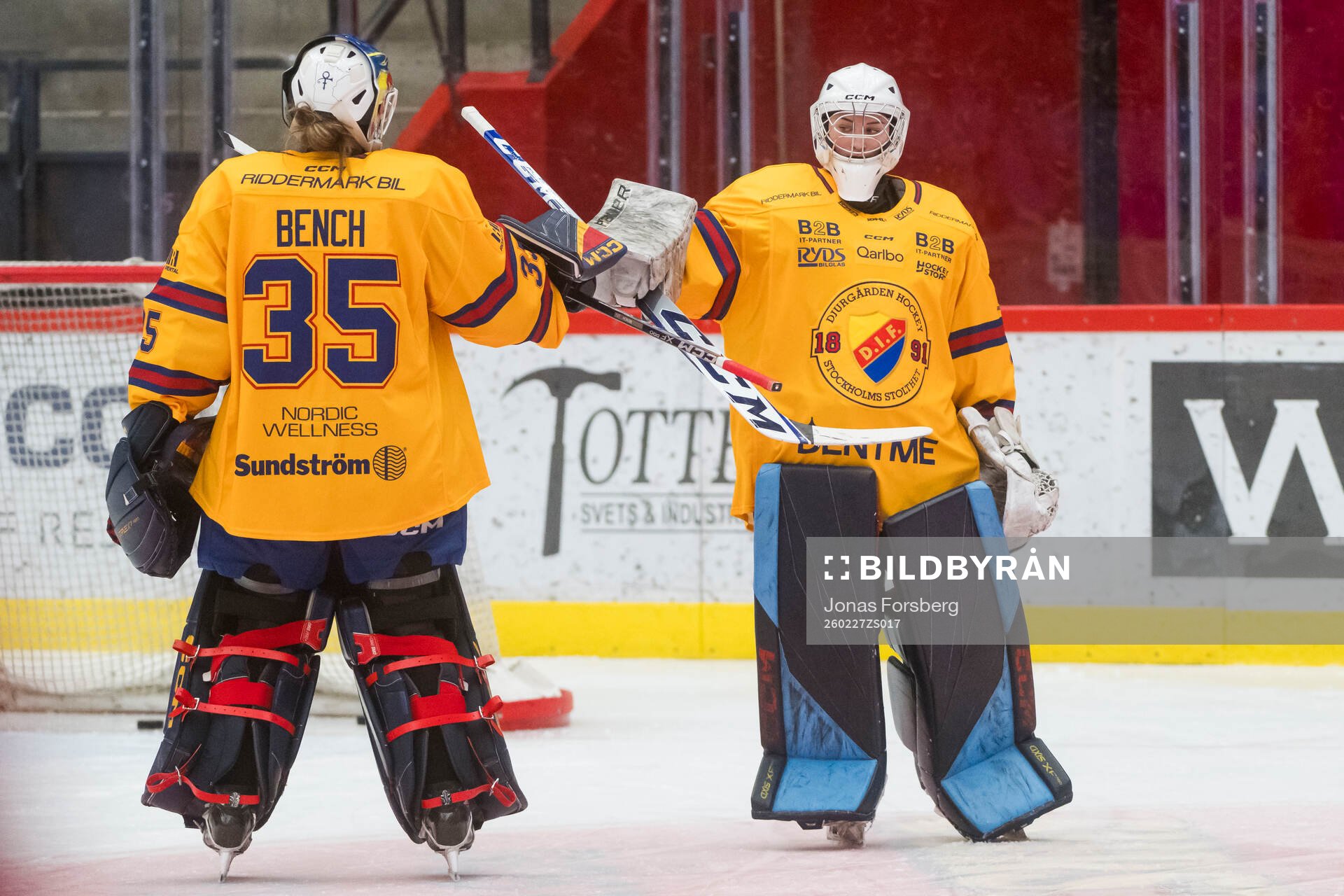 Djurgårdens målvakt Lauren Bench och målvakt Wilma