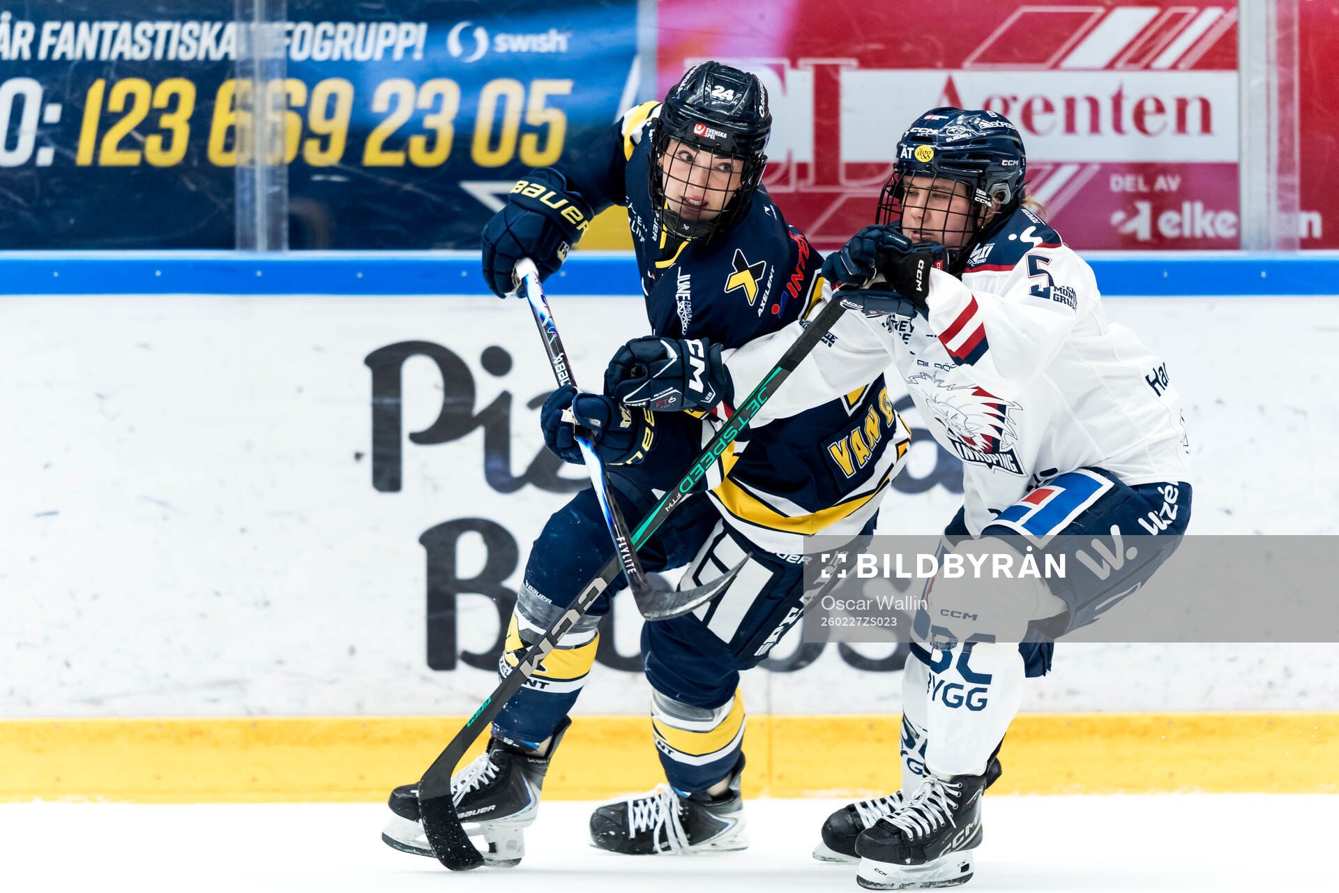 HV71s Adriana Van De Leest och Linköpings Eve Savander