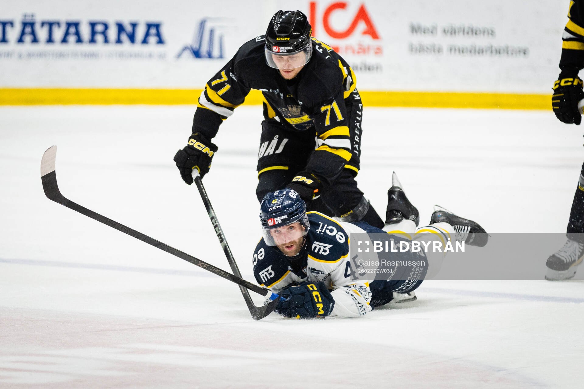 Södertäljes Sebastian Dyk och AIKs John Dahlström