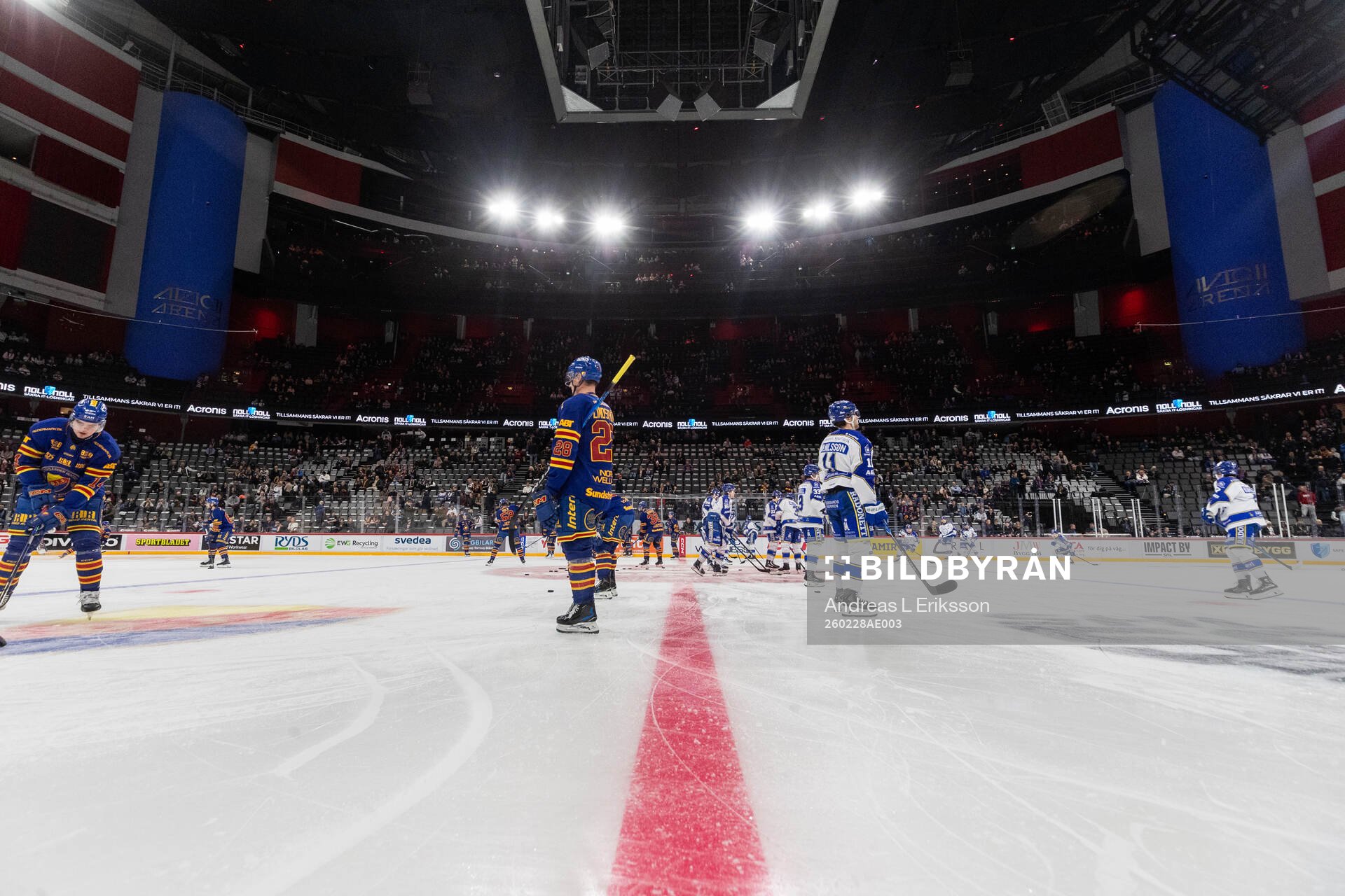 Djurgårdens och Leksands spelare värmer upp