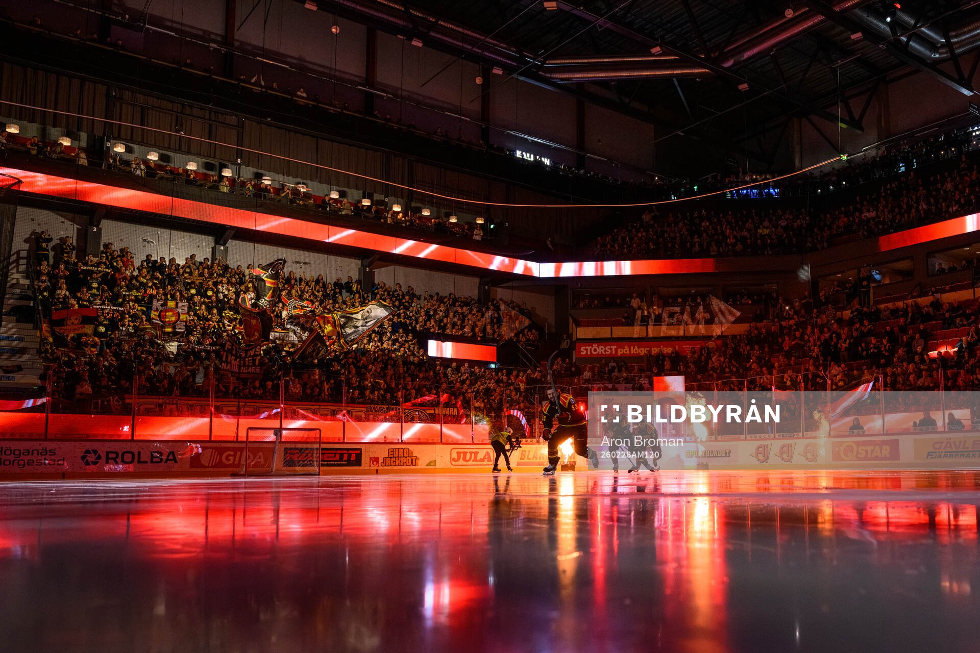 Brynäs spelare gör entré