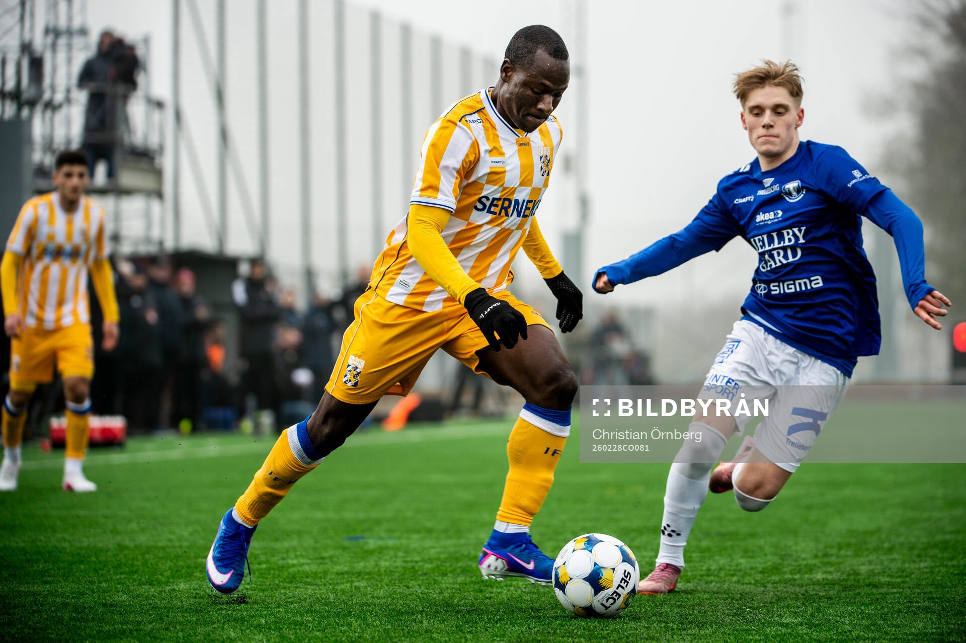 IFK Göteborgs Saidou Alioum Moubarak och Trelleborgs Isak