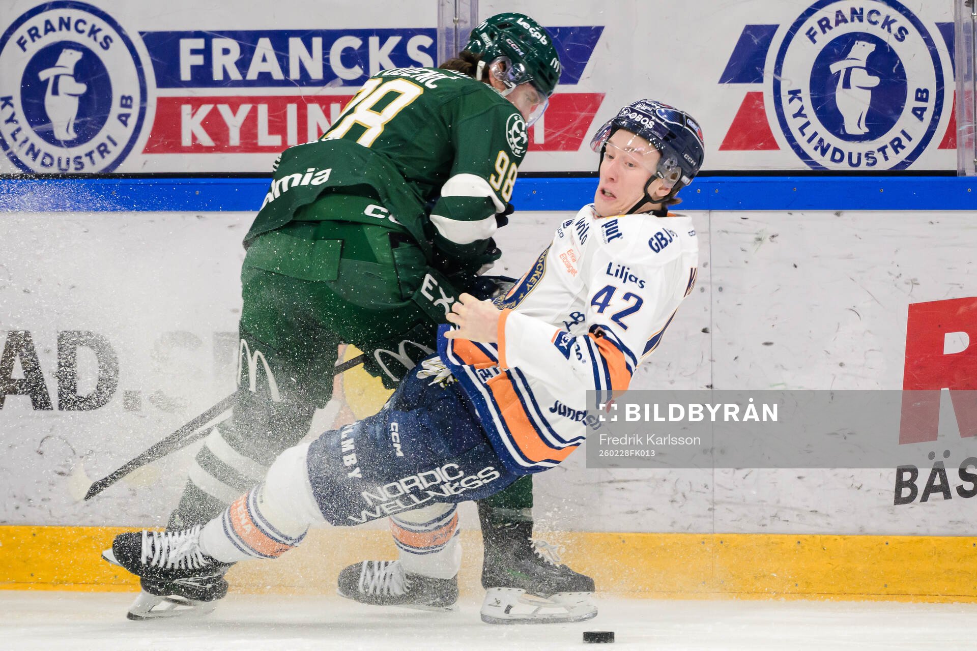Färjestads Marian Studenic och Växjös Kalle Kratz