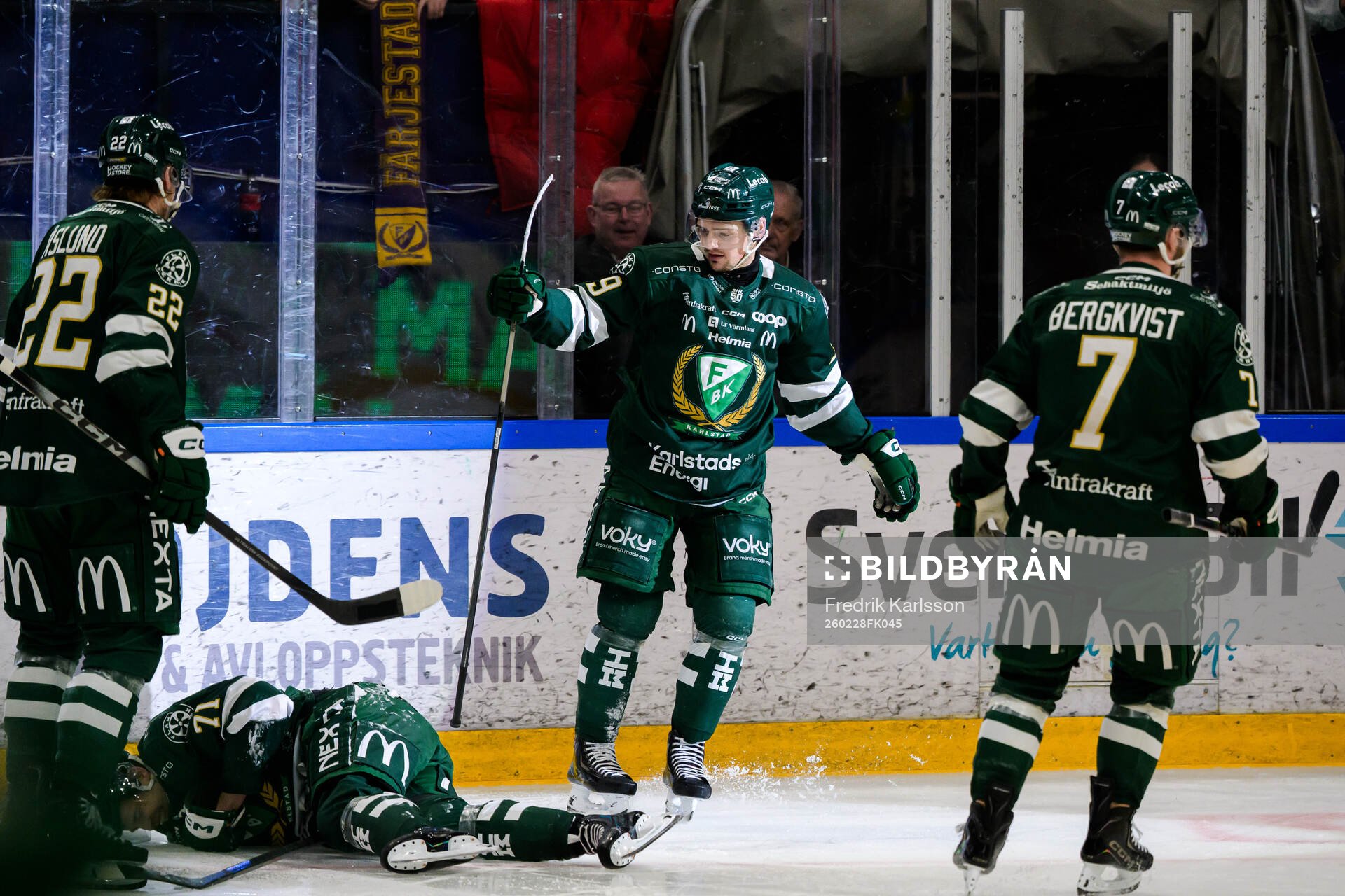 Färjestads Luke Philp jublar