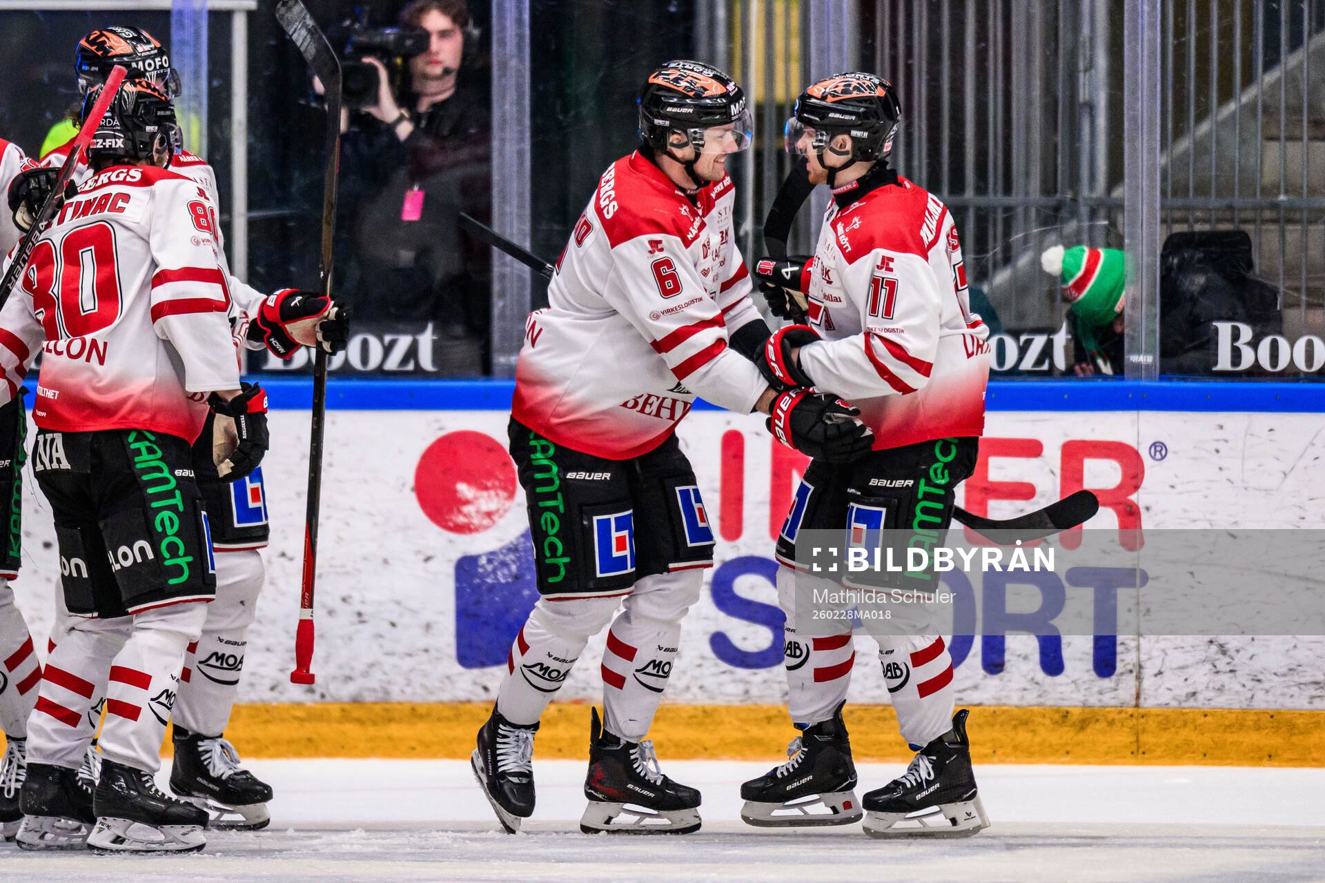Örebros Filip Berglund och Kalle Kossila jublar