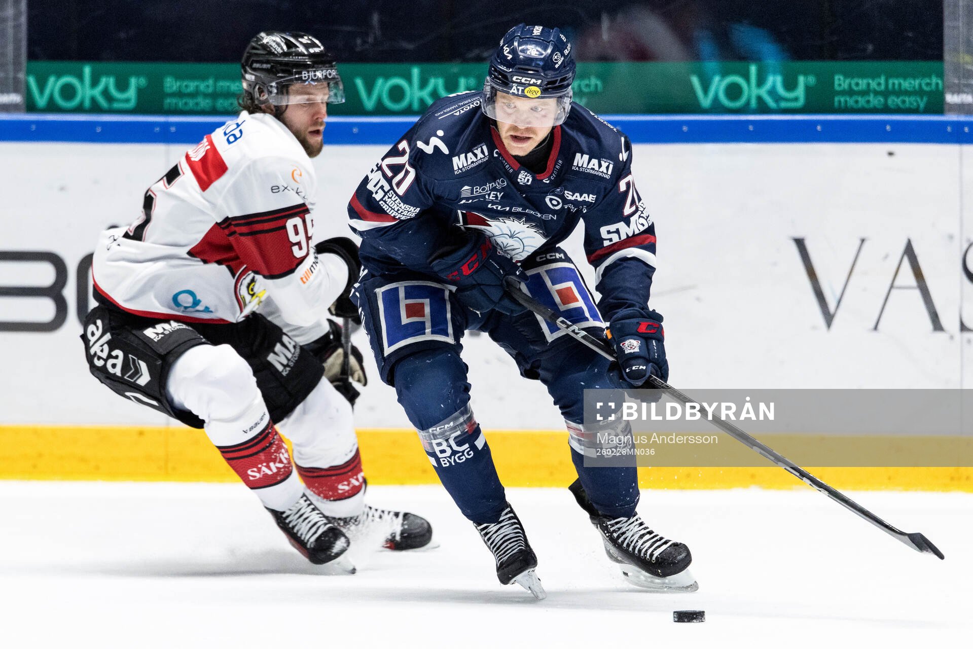 Malmö Redhawks Carl Persson och Linköpings Johan Johnsson