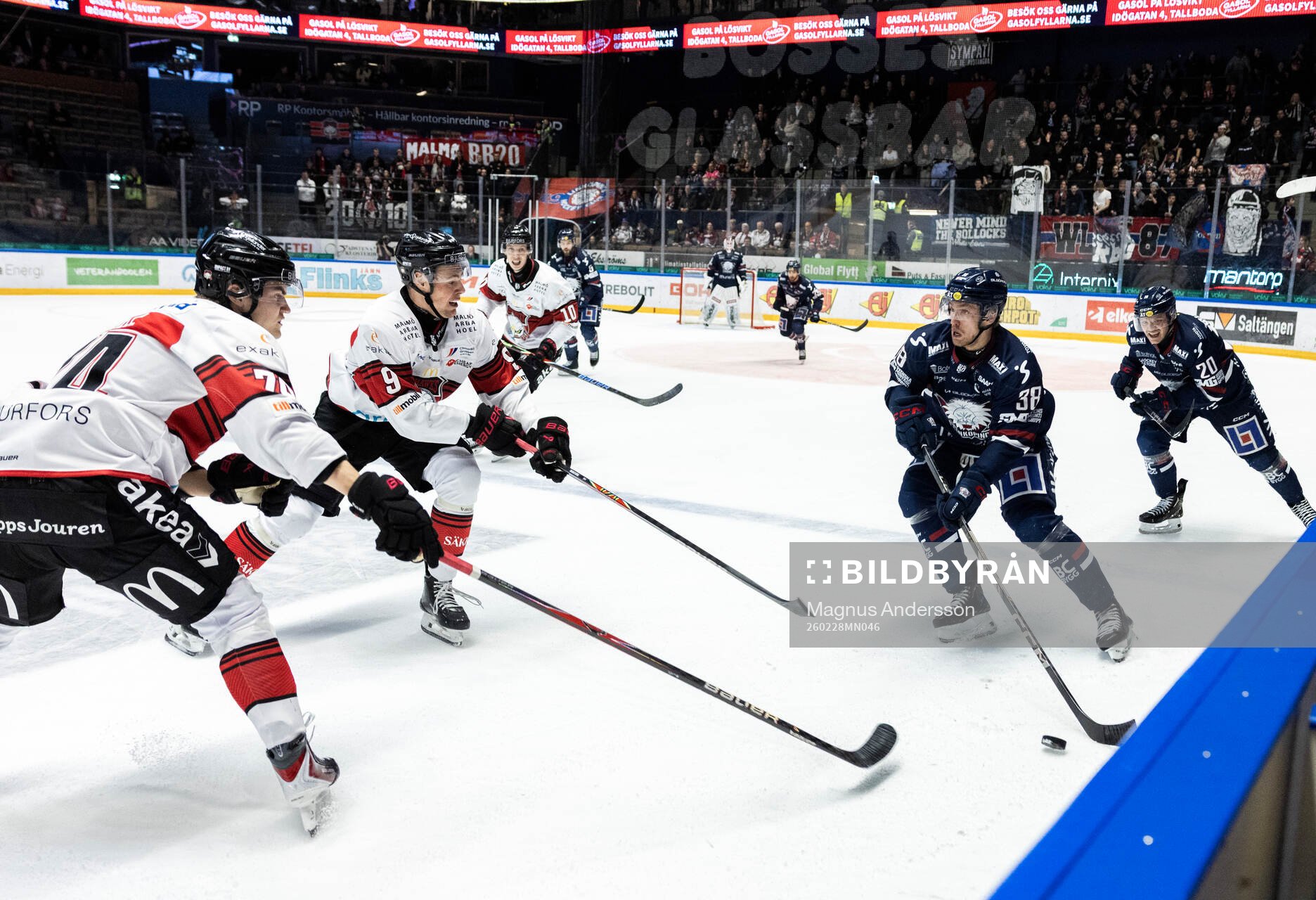 Malmö Redhawks Felix Carell och Kalle Hemström mot