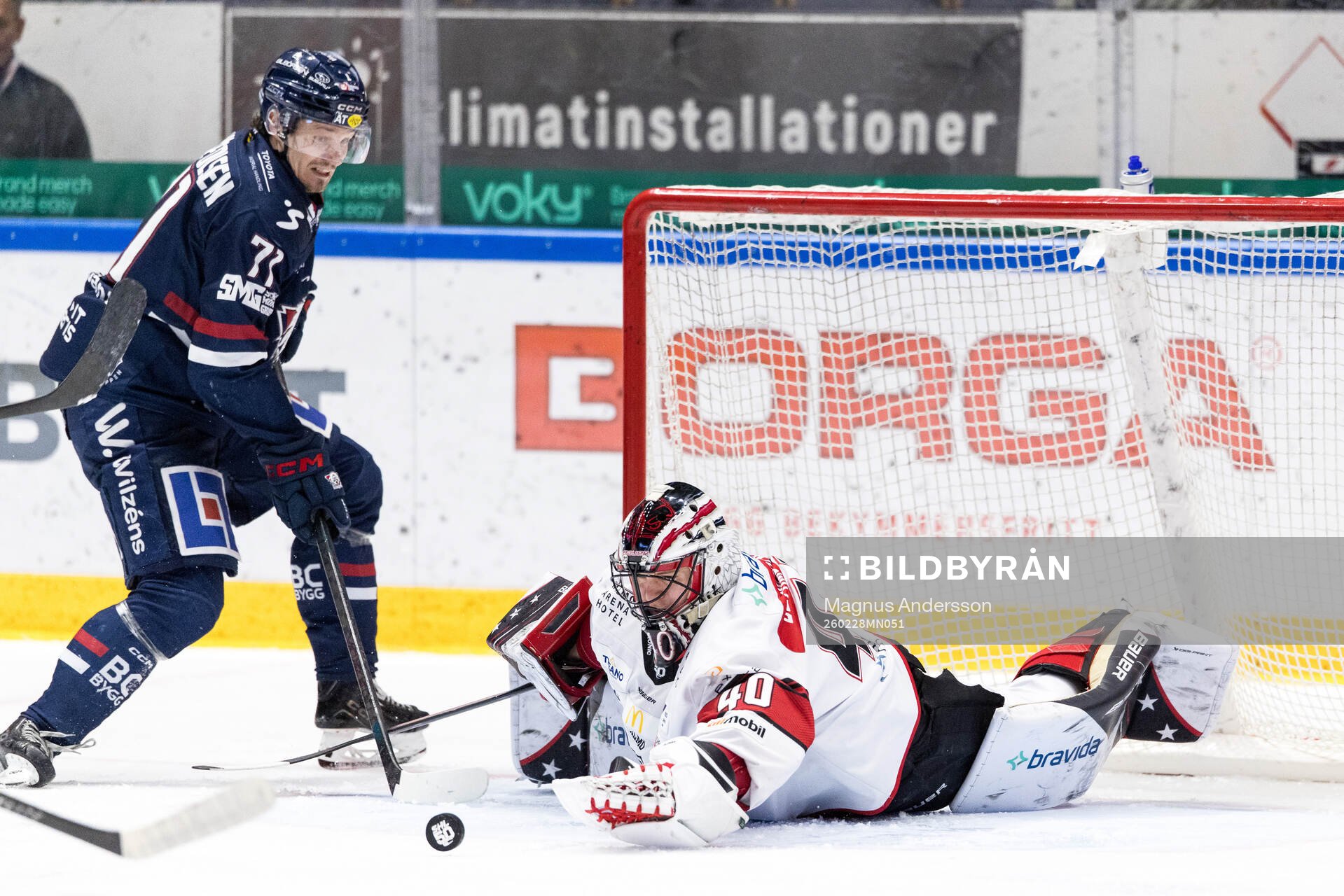 Linköpings Eskild Bakke Olsen och Malmö Redhawks målvakt