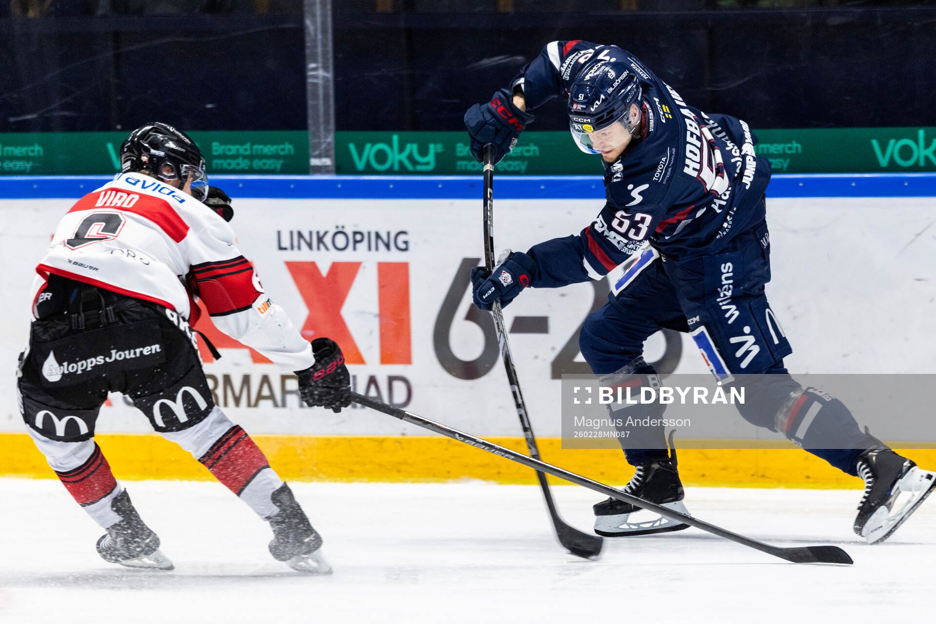 Malmö Redhawks Eemil Viro och Linköpings Adam Hofbauer