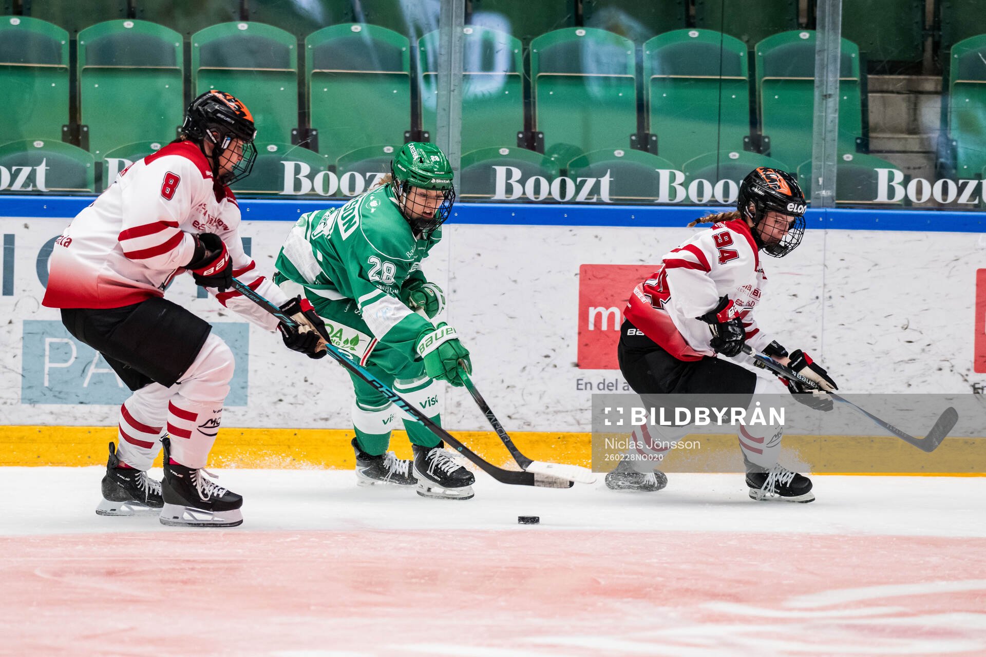 Örebros Jenniina Kuoppala och Rögles Emily Gustafson och