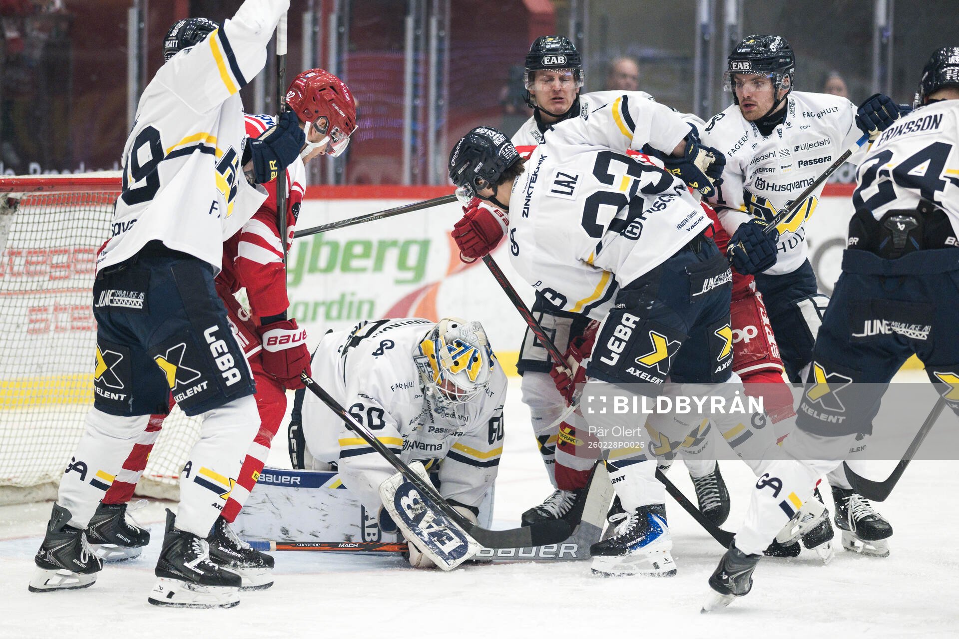 HV71s William Ignberg Nilsson och målvakt Felix Sandström