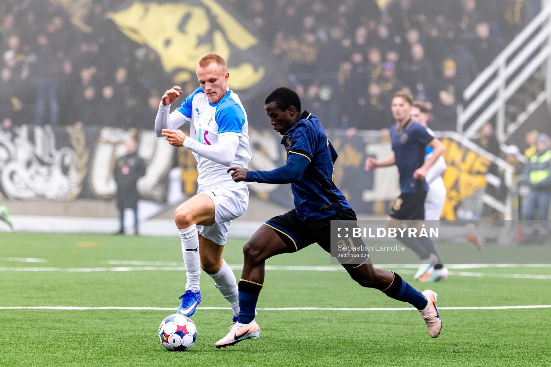 Oddevolds Gabriel Sandberg och AIKs Stanley Wilson Omondi