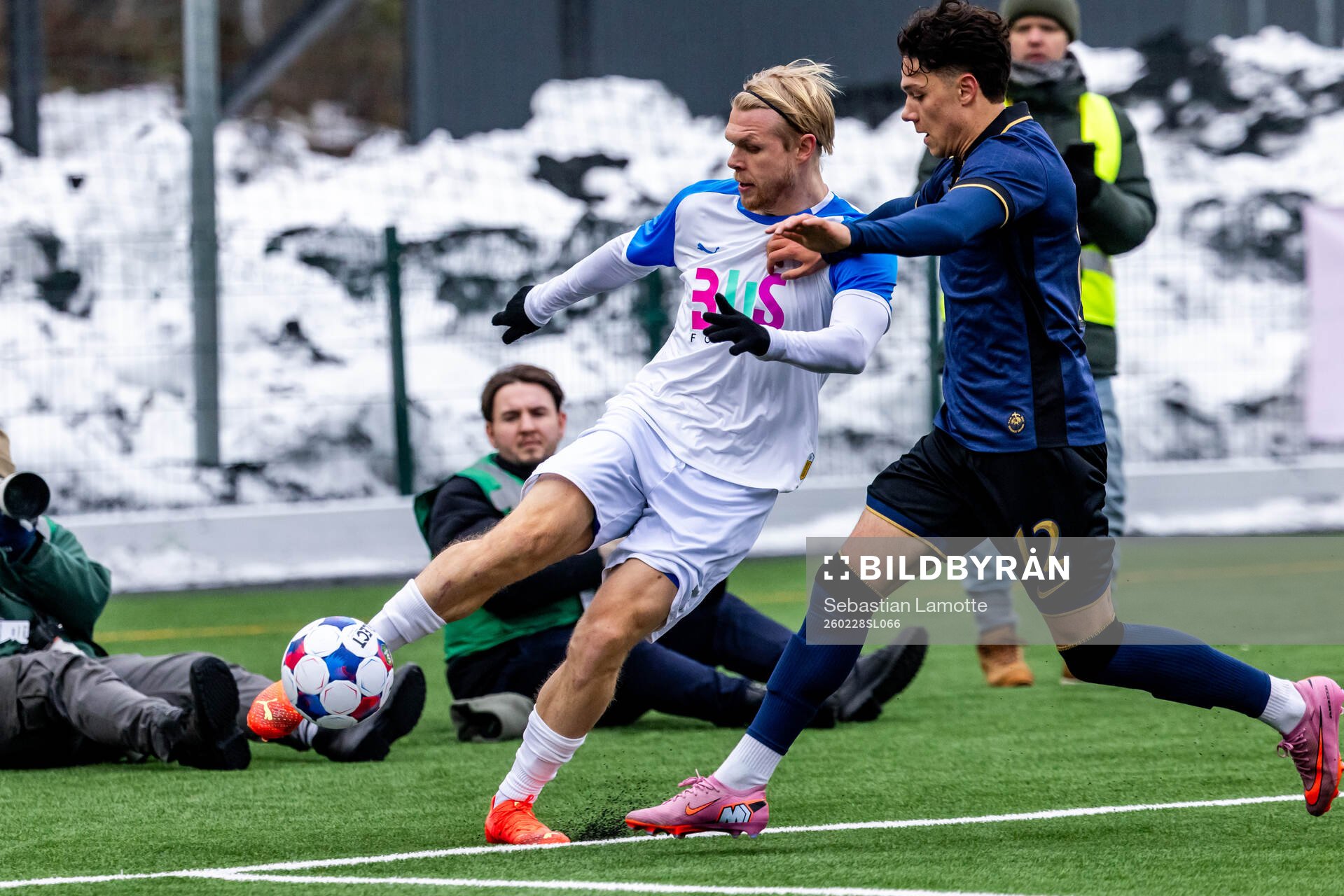 Oddevolds Linus Tornblad och AIKs Charlie Pavey