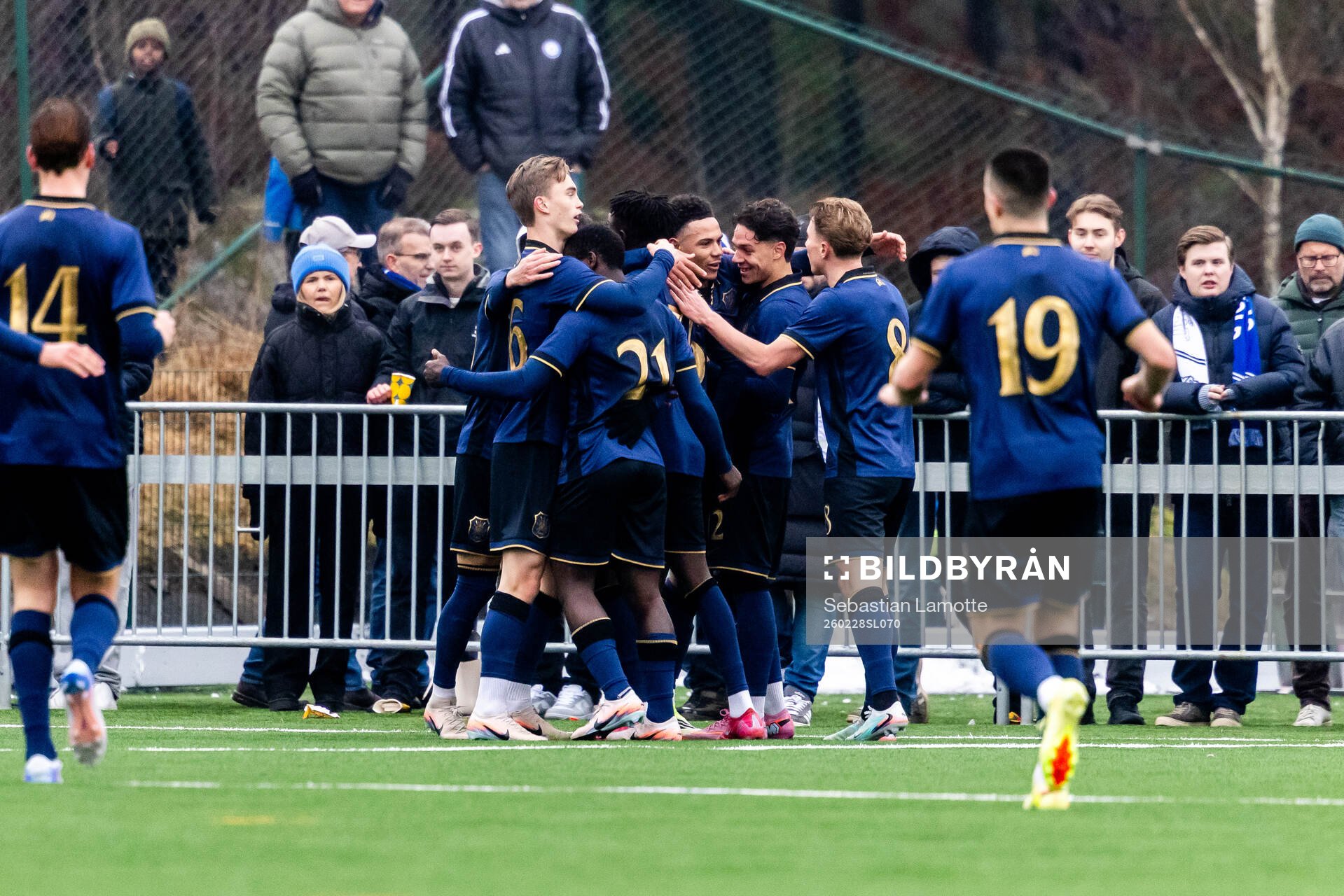 AIKs Kevin Filling har gjort 0-2 och jublar