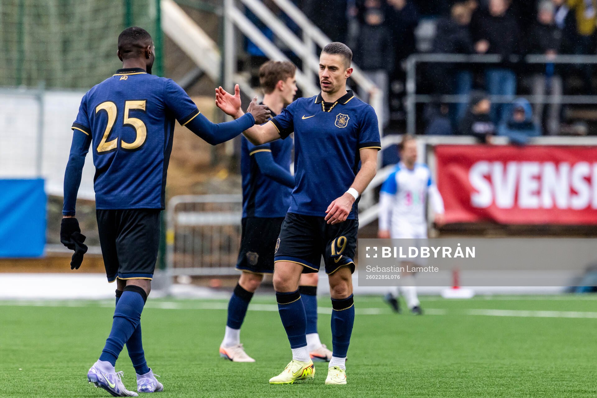 AIKs Ibrahim Cisse och Dino Besirovic jublar