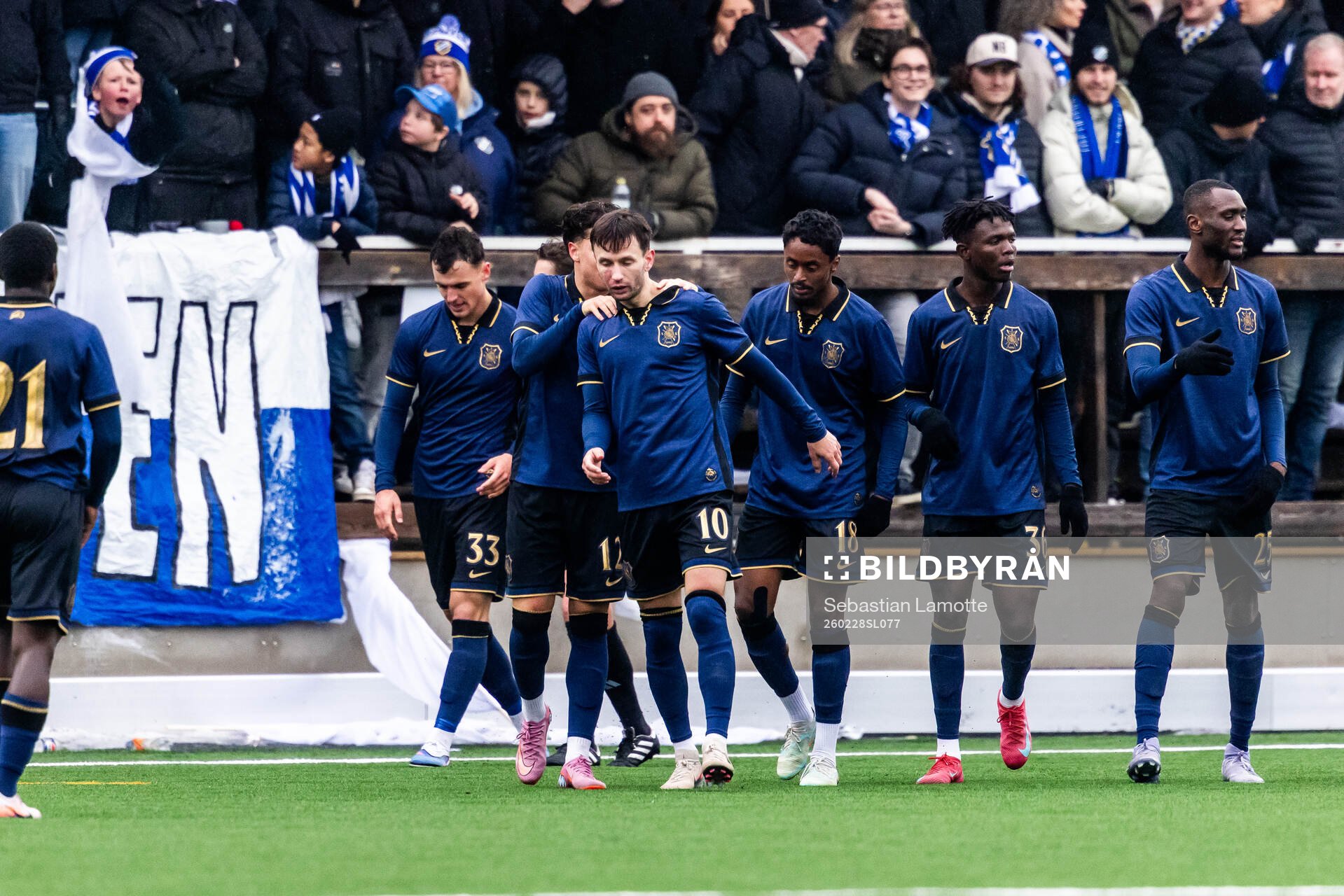AIKs Bersant Celina har gjort 0-3 och jublar