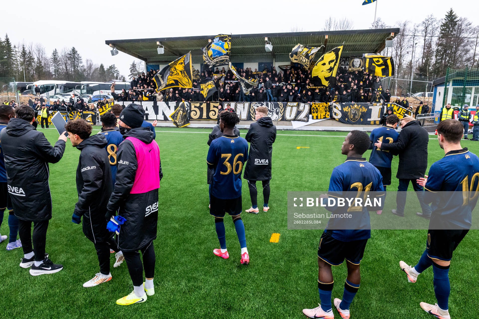 AIKs spelare jublar med fansen
