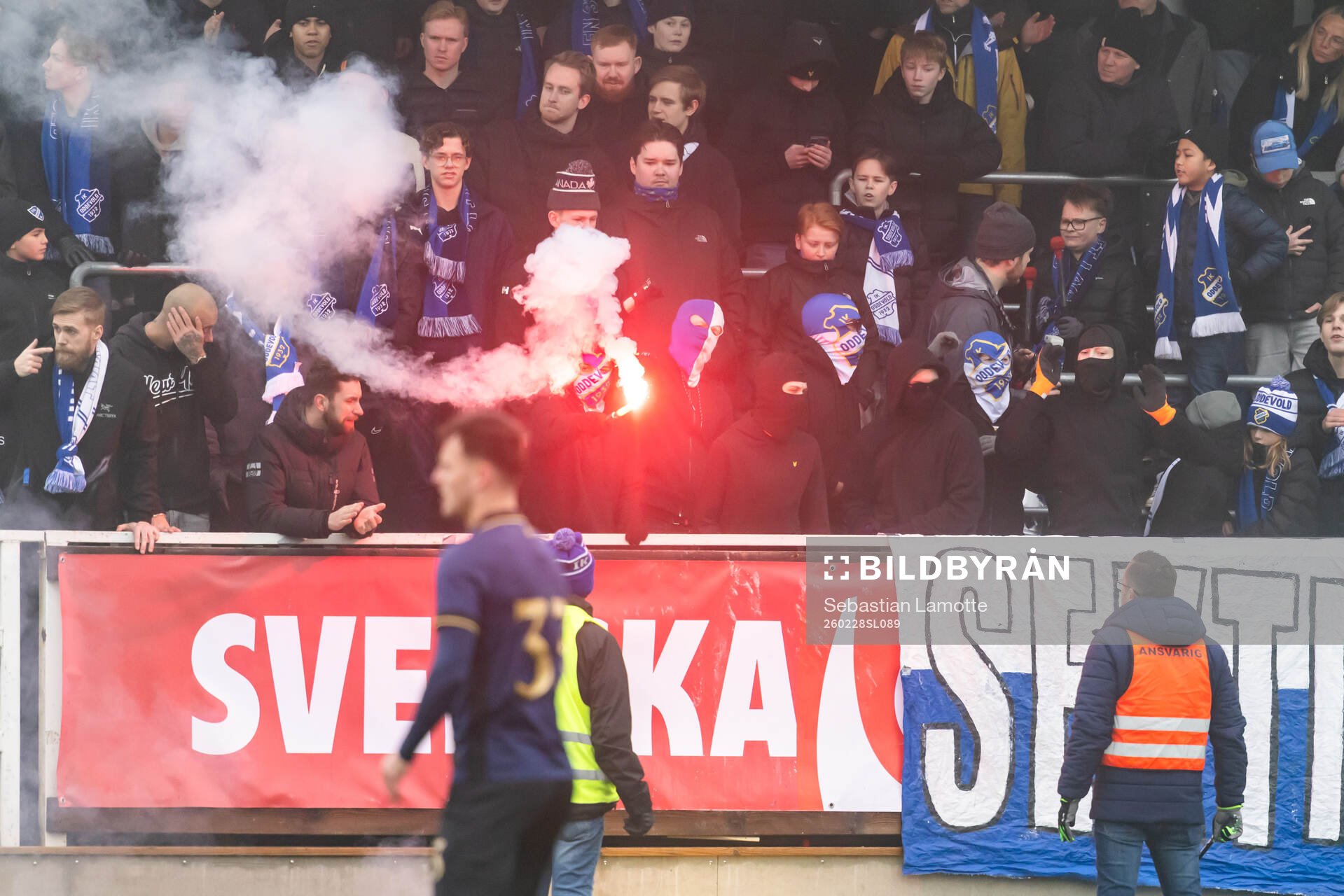 Oddevolds klack bränner pyroteknik
