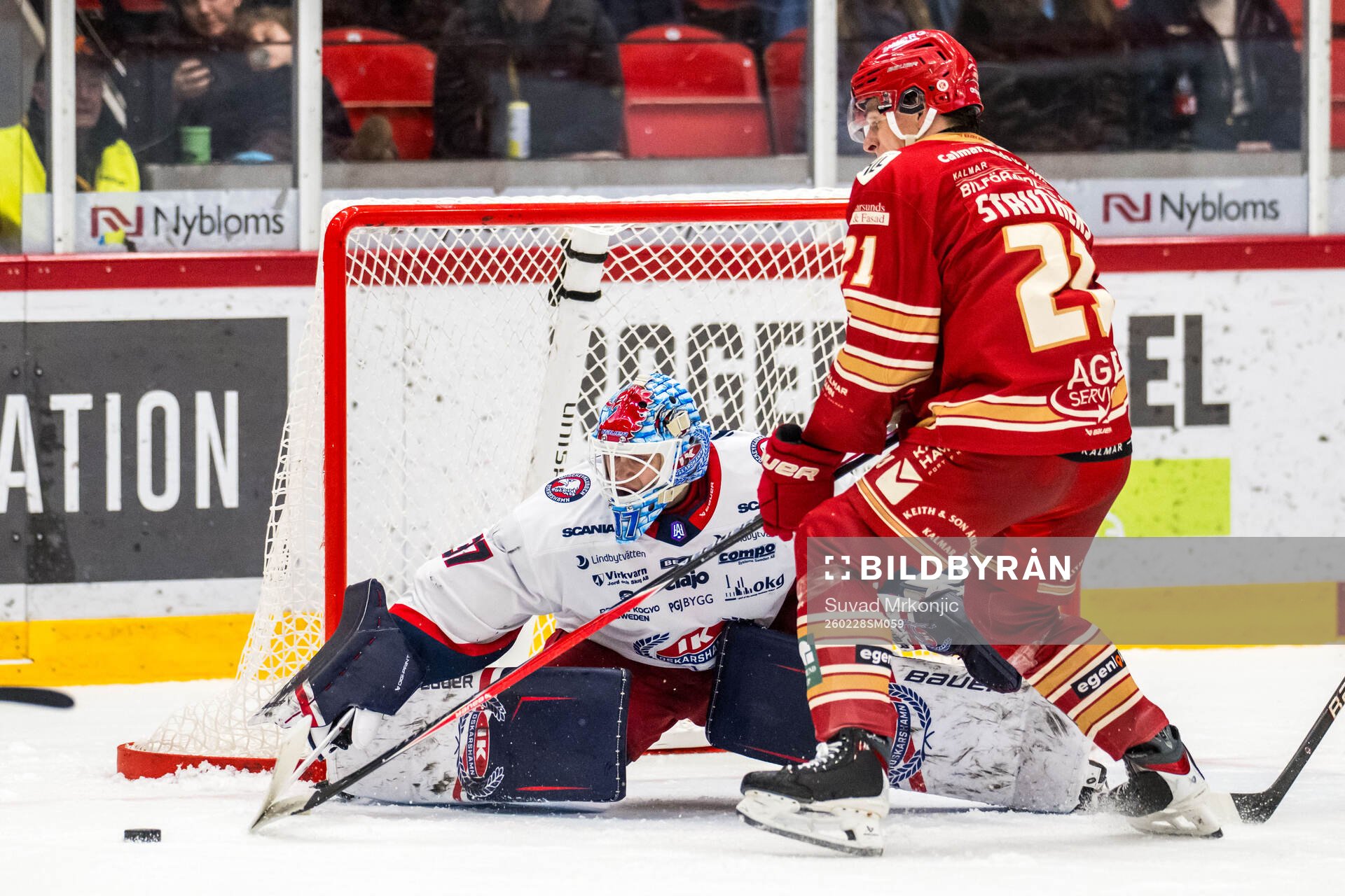 Oskarshamns målvakt Emil Vuorio och Kalmars Matthew