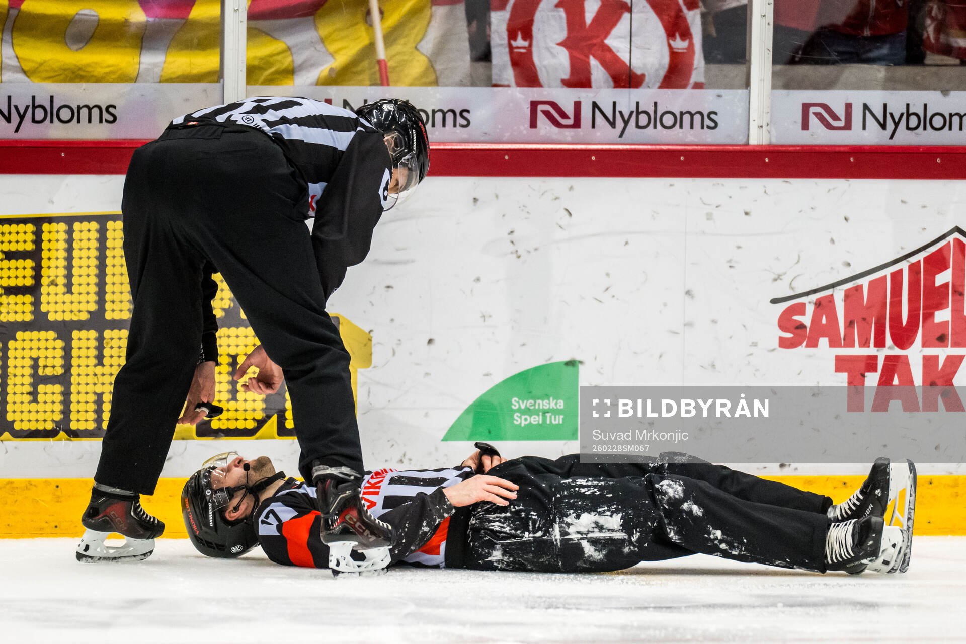 Domare Niklas Söderblom har ont