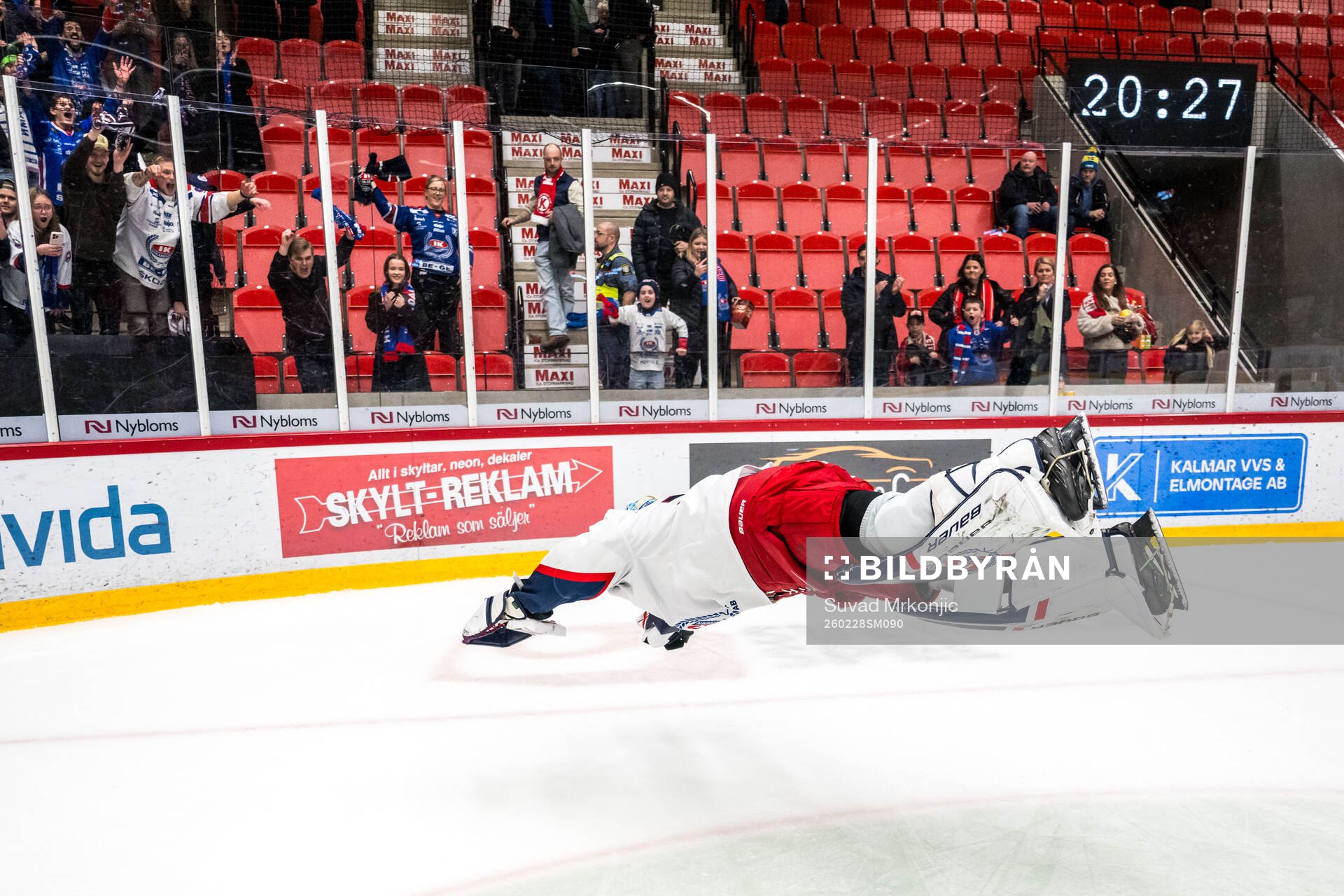 Oskarshamns målvakt Emil Vuorio jublar