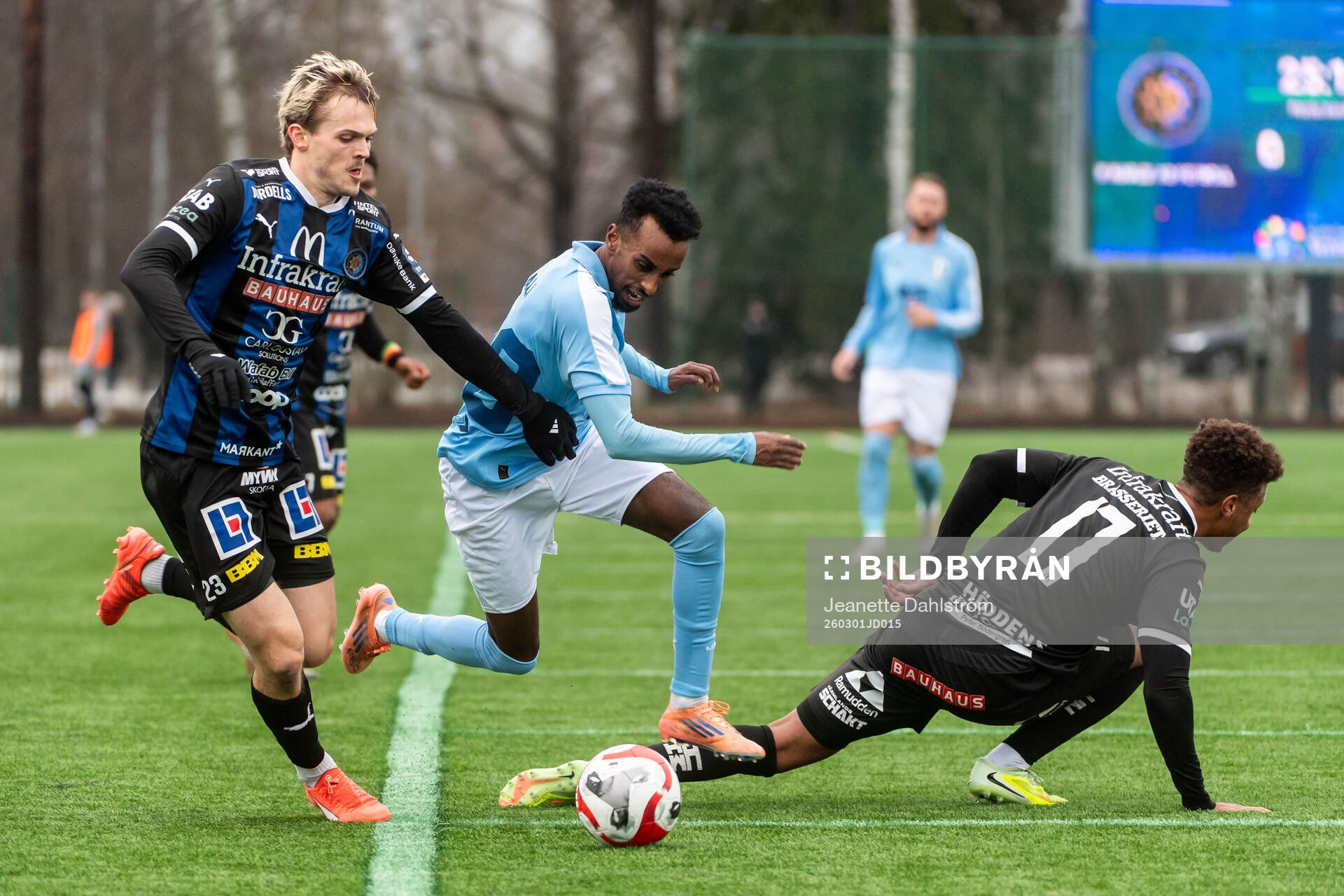 Malmö FFs Taha Ali mot Karlstads Lukas Rhöse och Nuha