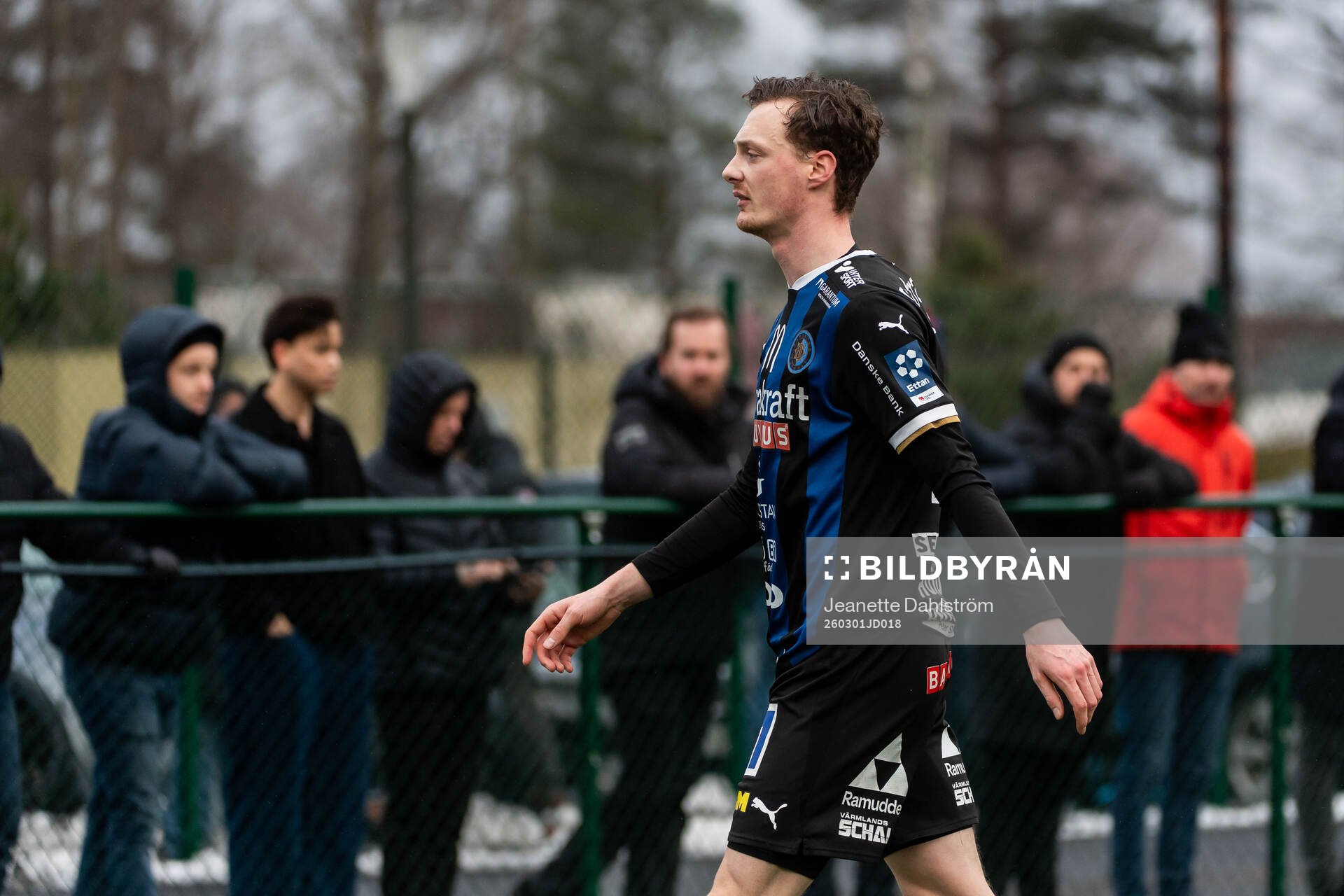 Karlstads Elliot Nilsson King lämnar planen