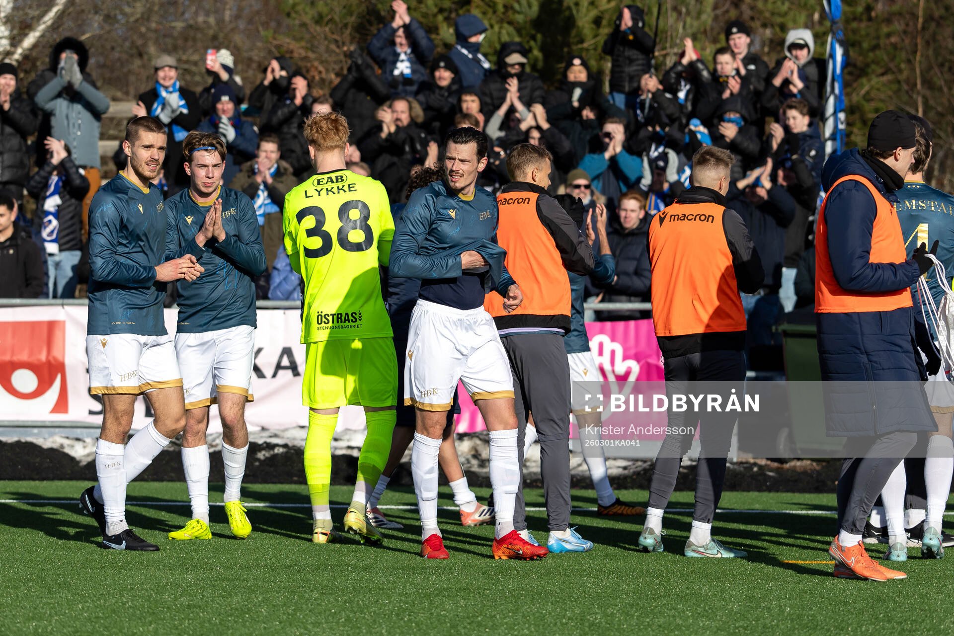 Halmstads spelare tackar publiken