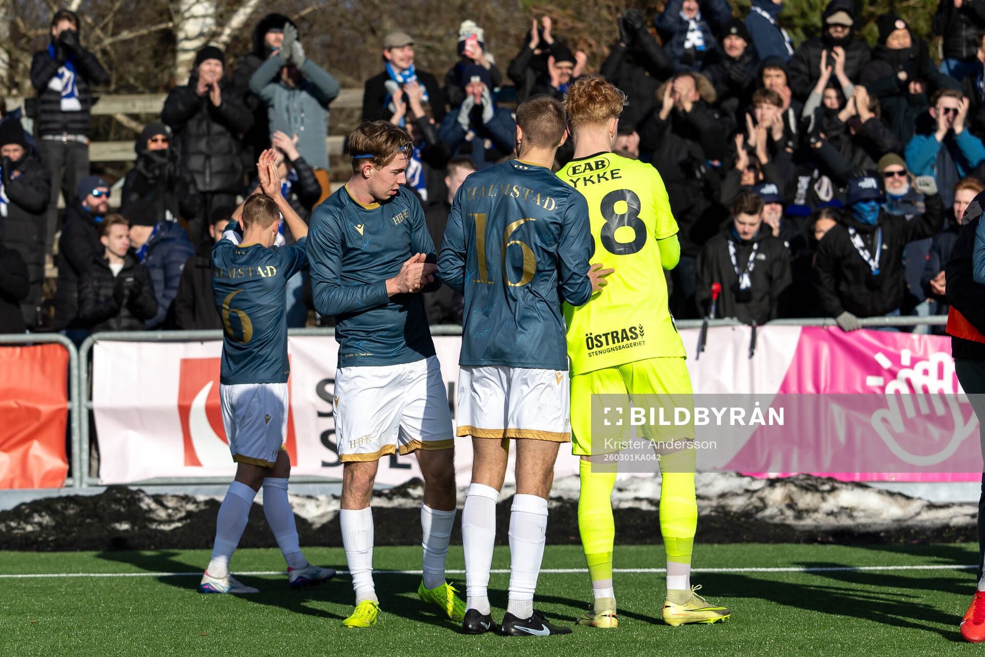 Halmstads spelare tackar publiken