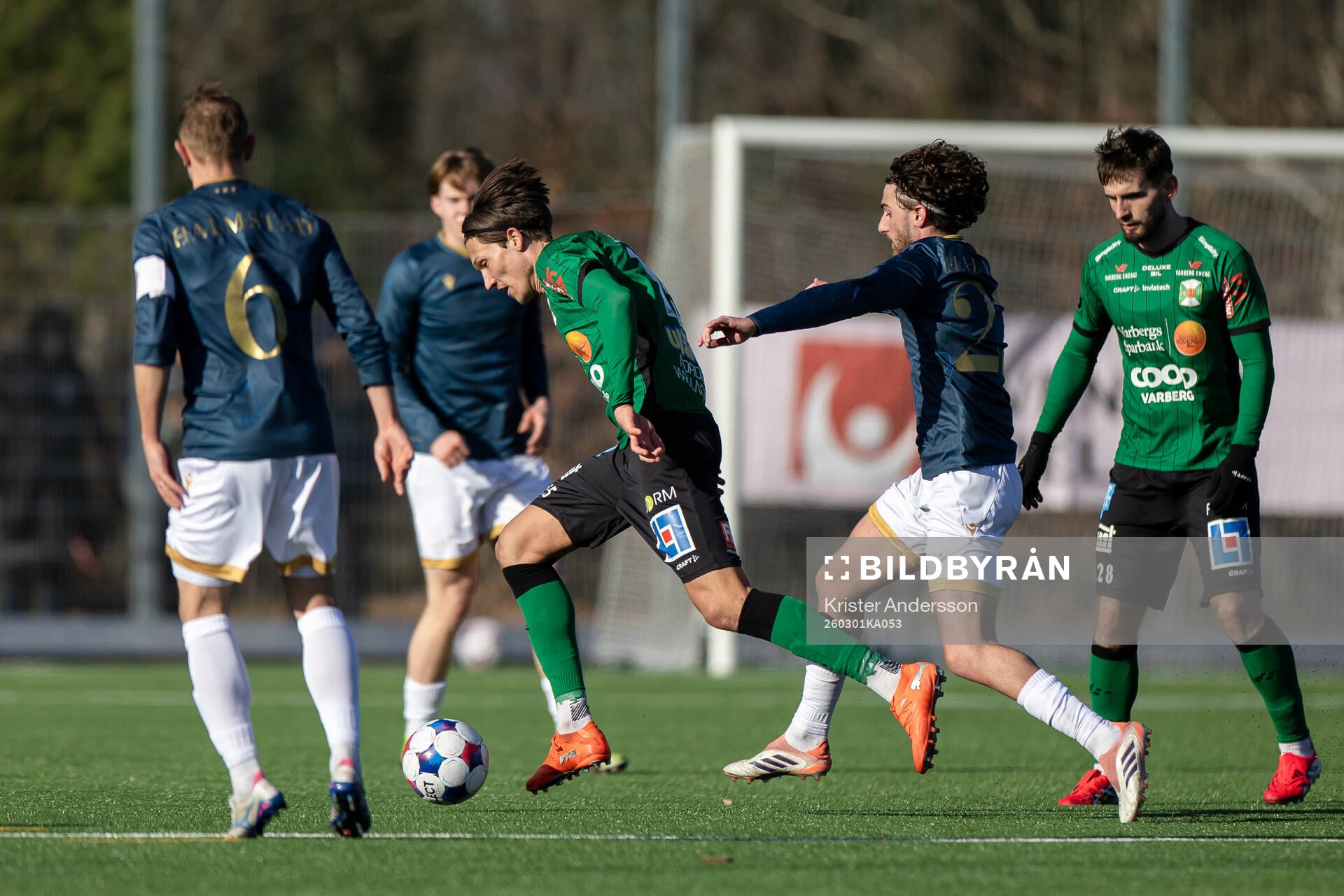 Varbergs Noah Johansson och Halmstads Rocco Ascone