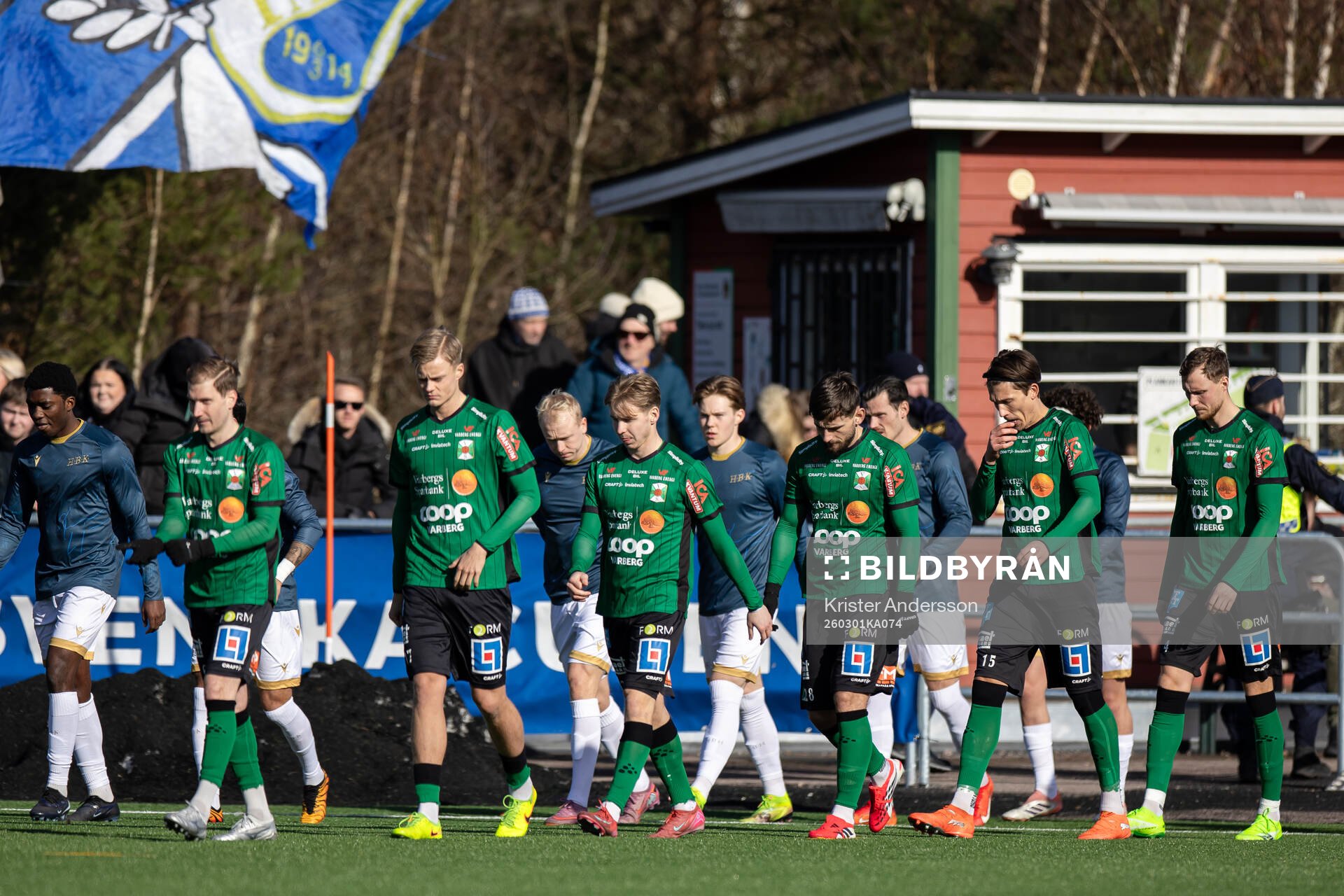 Spelarna på väg in