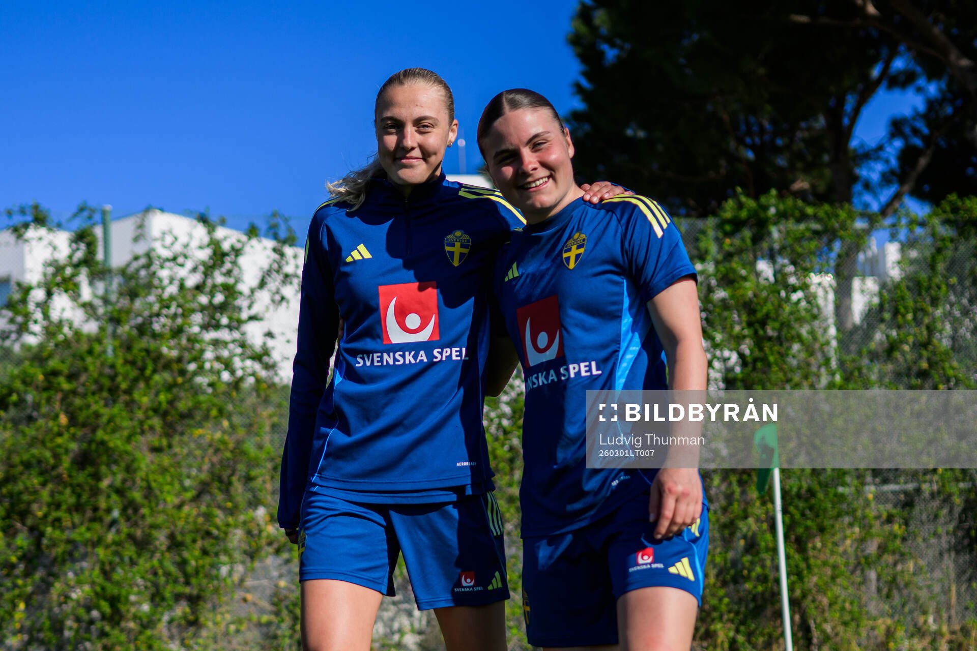 Elma Junttila Nelhage and Hanna Wijk at a training session