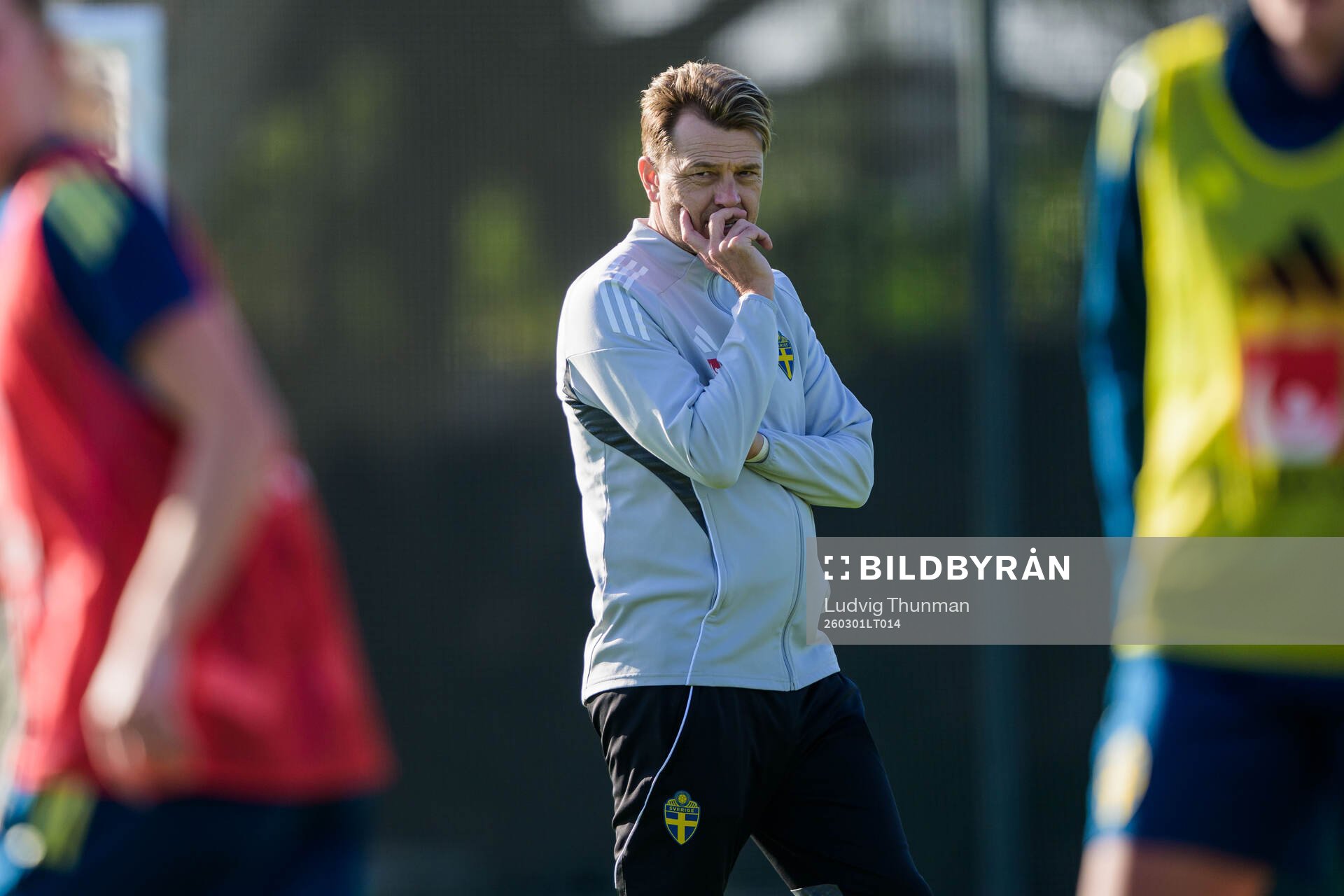 Head coach Tony Gustavsson at a training session with the