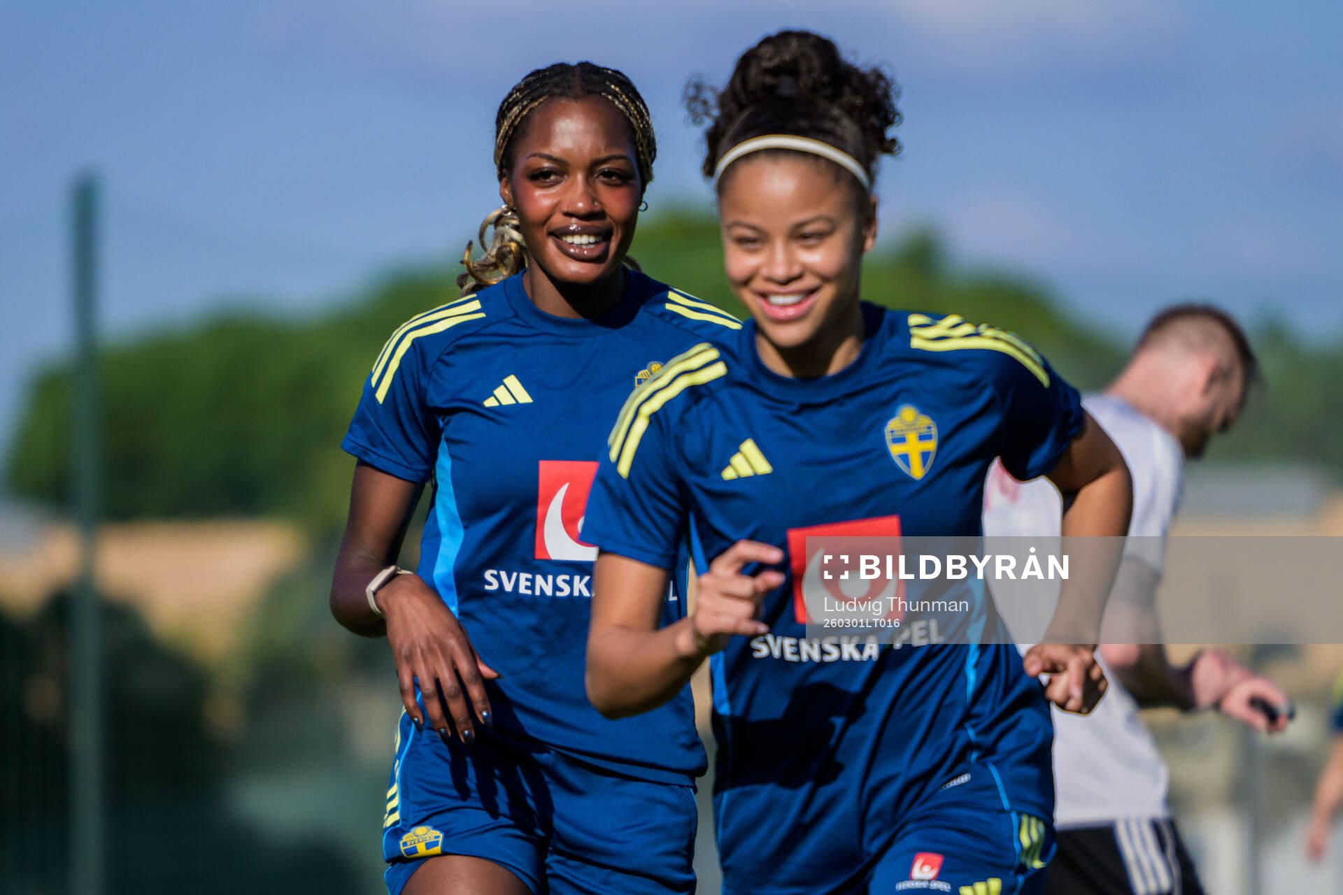 Evelyn Ijeh and Felicia Schröder at a training session